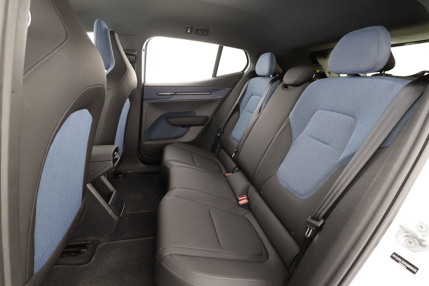 Volvo EX30 2024 Single Extended Range Plus * H&K / ILP / Koukku / Pilot Assist / LED / P.Kamera / Google Maps / Keyless * - 1-om Suomi-auto / Merkkihuollot