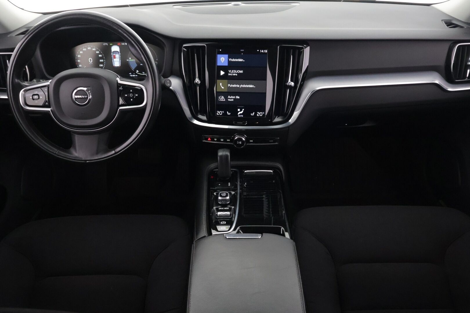 Volvo V60 2020 T6 TwE AWD Momentum aut *Adapt. vakkari / Webasto / VOC / Kaistavahti / Apple&Android / P.kamera / Koukku * - Huippu siisti / Kattavasti varusteltu / Hyvin pidetty!