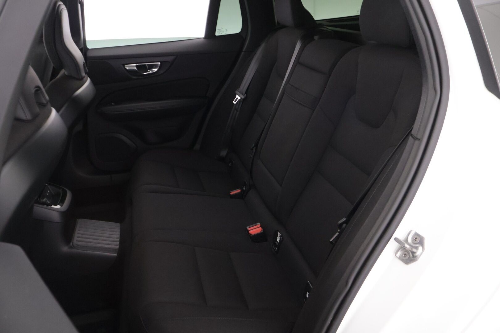 Volvo V60 2020 T6 TwE AWD Momentum aut *Adapt. vakkari / Webasto / VOC / Kaistavahti / Apple&Android / P.kamera / Koukku * - Huippu siisti / Kattavasti varusteltu / Hyvin pidetty!