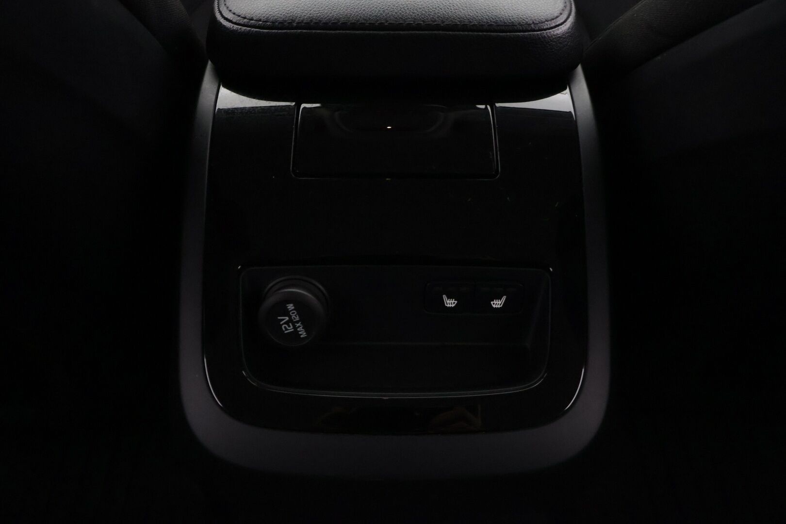 Volvo V60 2020 T6 TwE AWD Momentum aut *Adapt. vakkari / Webasto / VOC / Kaistavahti / Apple&Android / P.kamera / Koukku * - Huippu siisti / Kattavasti varusteltu / Hyvin pidetty!