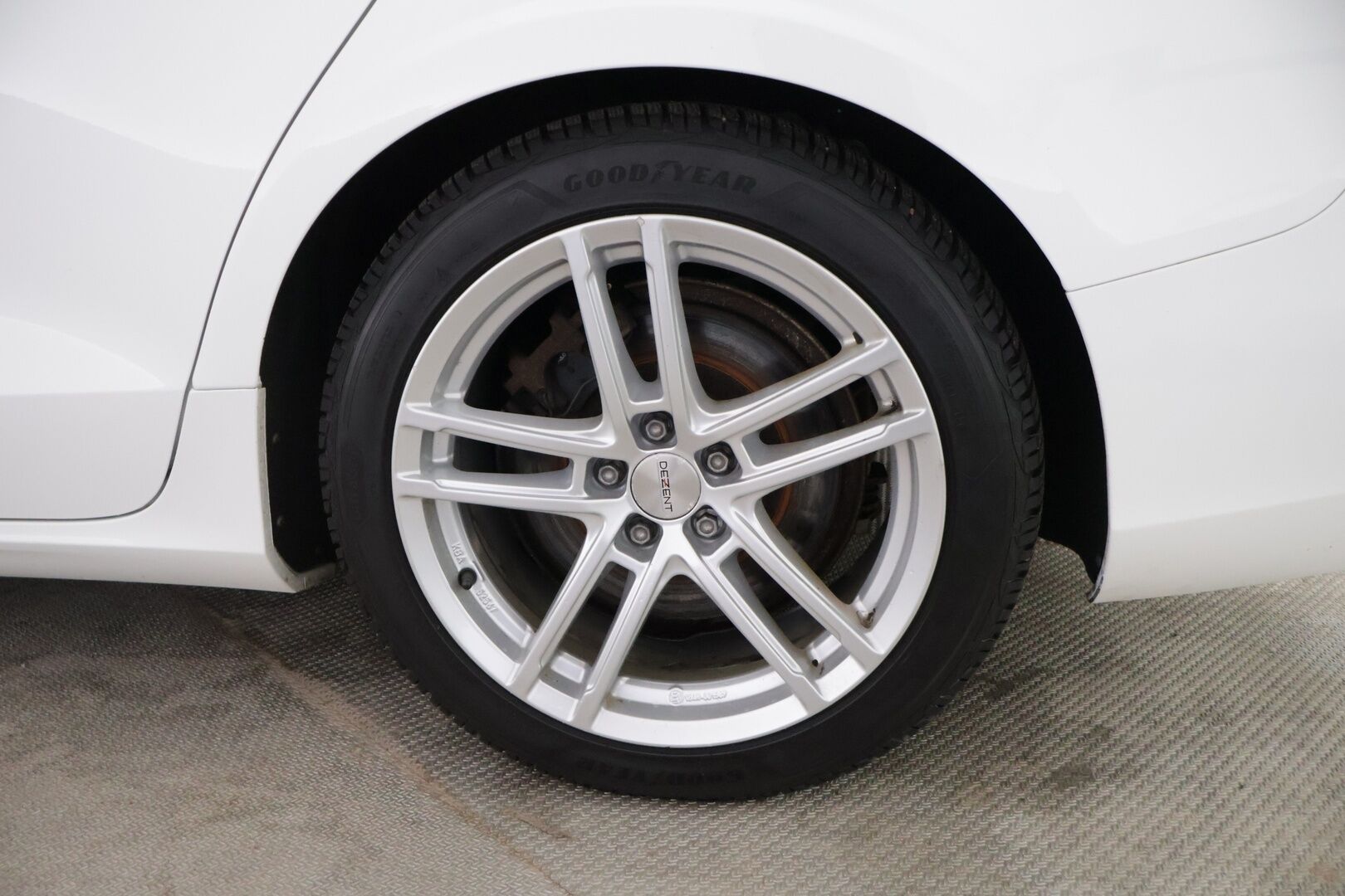 Volvo V60 2020 T6 TwE AWD Momentum aut *Adapt. vakkari / Webasto / VOC / Kaistavahti / Apple&Android / P.kamera / Koukku * - Huippu siisti / Kattavasti varusteltu / Hyvin pidetty!