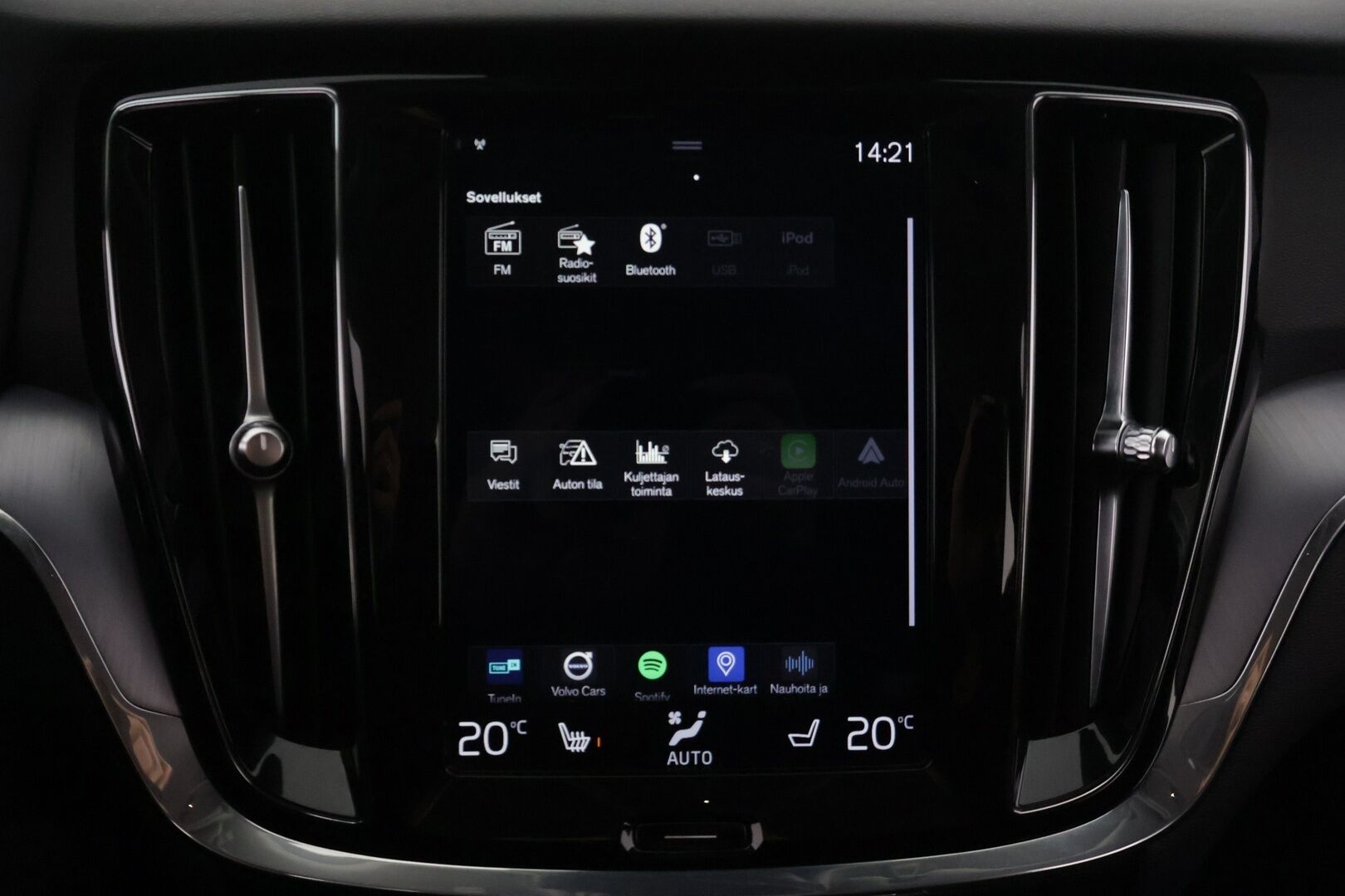 Volvo V60 2020 T6 TwE AWD Momentum aut *Adapt. vakkari / Webasto / VOC / Kaistavahti / Apple&Android / P.kamera / Koukku * - Huippu siisti / Kattavasti varusteltu / Hyvin pidetty!