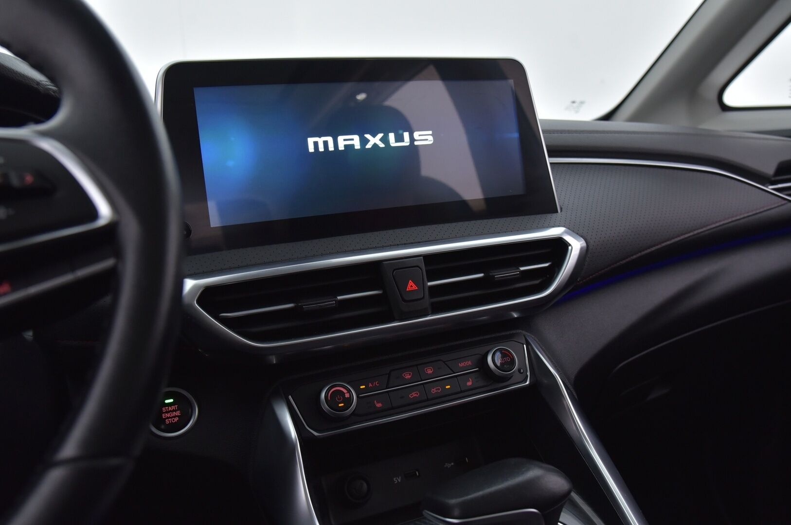 MAXUS EUNIQ 2021 5 Grand Wagon 7 paikkainen - Exclusive - ACC | Nahkasisusta | Sähköpenkki | 360-Kamera | Apple Carplay 