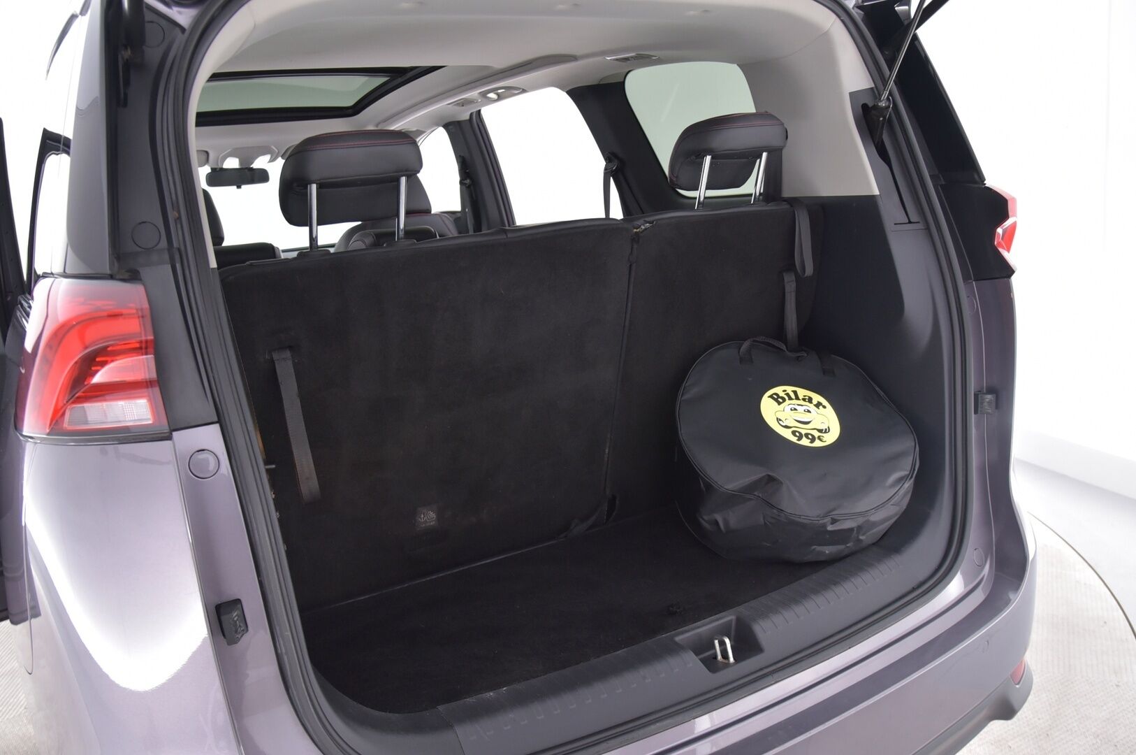MAXUS EUNIQ 2021 5 Grand Wagon 7 paikkainen - Exclusive - ACC | Nahkasisusta | Sähköpenkki | 360-Kamera | Apple Carplay 