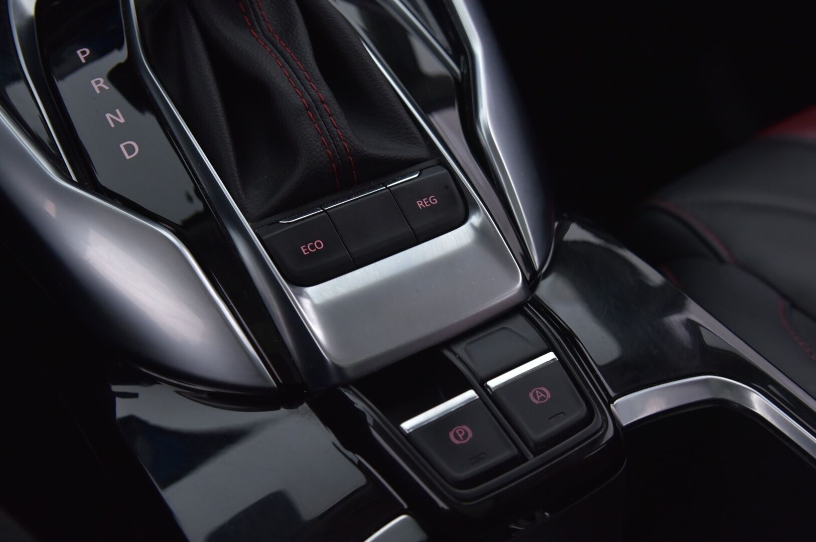 MAXUS EUNIQ 2021 5 Grand Wagon 7 paikkainen - Exclusive - ACC | Nahkasisusta | Sähköpenkki | 360-Kamera | Apple Carplay 