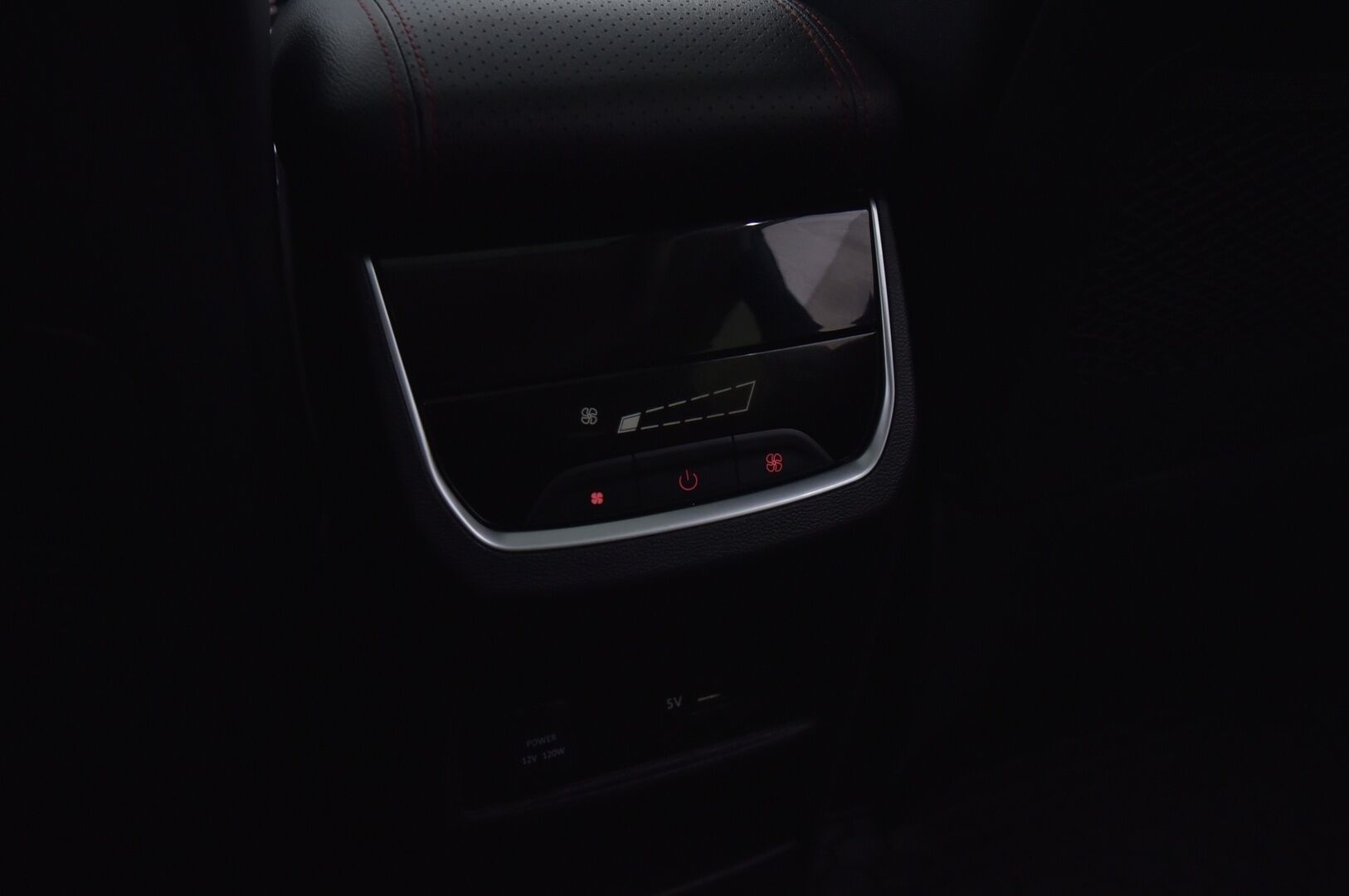 MAXUS EUNIQ 2021 5 Grand Wagon 7 paikkainen - Exclusive - ACC | Nahkasisusta | Sähköpenkki | 360-Kamera | Apple Carplay 