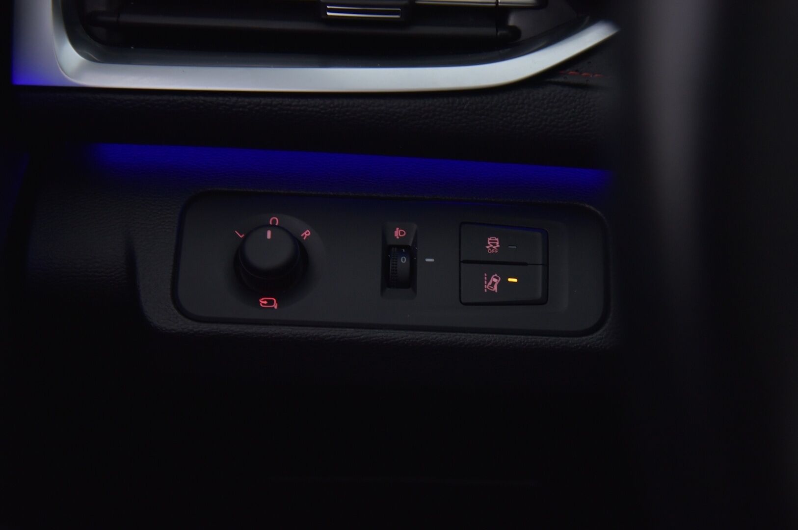 MAXUS EUNIQ 2021 5 Grand Wagon 7 paikkainen - Exclusive - ACC | Nahkasisusta | Sähköpenkki | 360-Kamera | Apple Carplay 