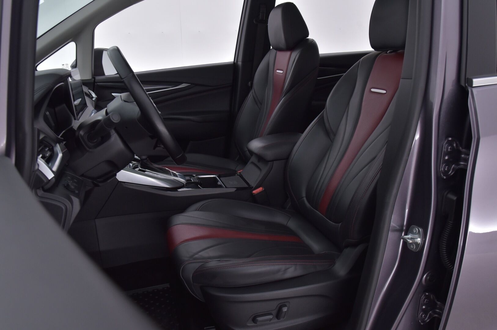 MAXUS EUNIQ 2021 5 Grand Wagon 7 paikkainen - Exclusive - ACC | Nahkasisusta | Sähköpenkki | 360-Kamera | Apple Carplay 