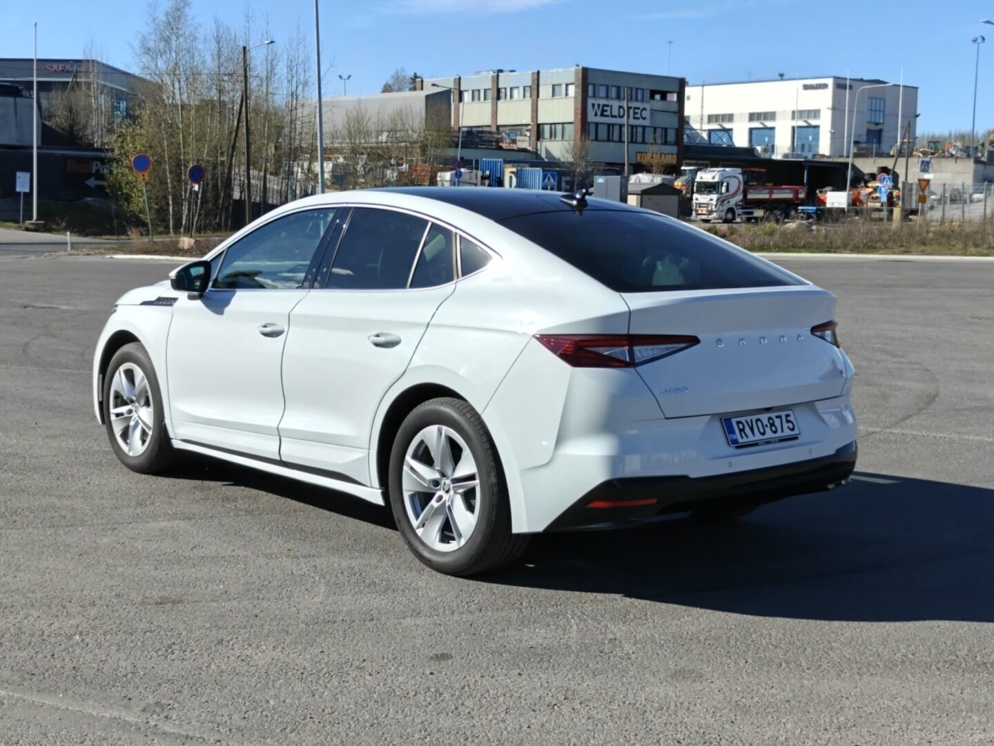 Skoda Enyaq 2024 Coupe 85 BusinessLine * Taittuva vetokoukku / Adapt.vakkari / Peruutuskamera / Panoraama / Sähköinen kuljettajanistuin muistilla // TULOSSA // - HULLUT AVAJAISHULINAT KORKOTARJOUS 3,29 %