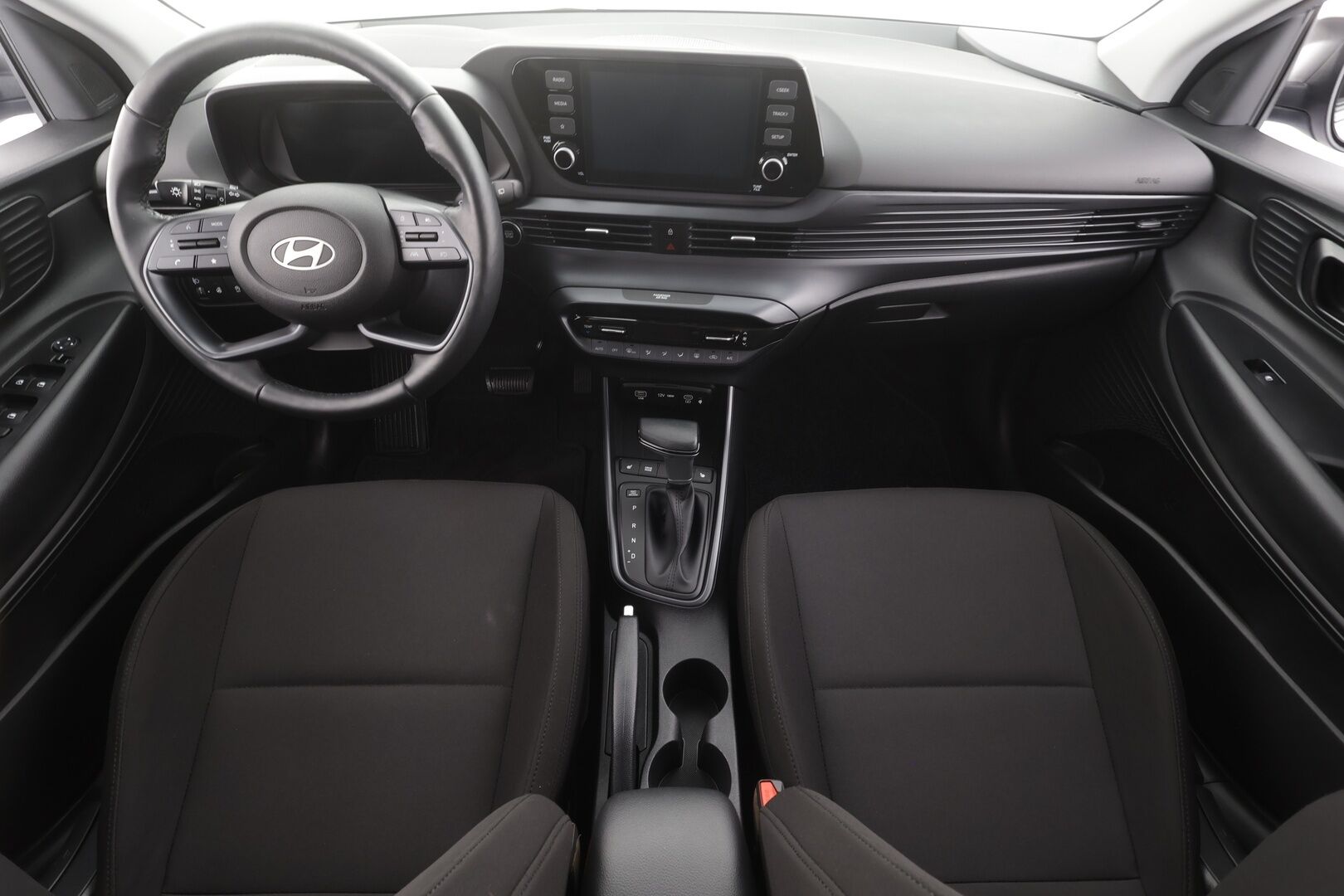 Hyundai i20 Hatchback 2024 1.0 T-GDi 100 hv 7DCT-aut. Comfort MY24 - | Vakkari | Kaistavahti | P.Kamera | LED | Digimittari | Keyless | Ratinlämmitin | Tehdastakuu | Suomi-auto | Kahdet renkaat aluvanteilla | 