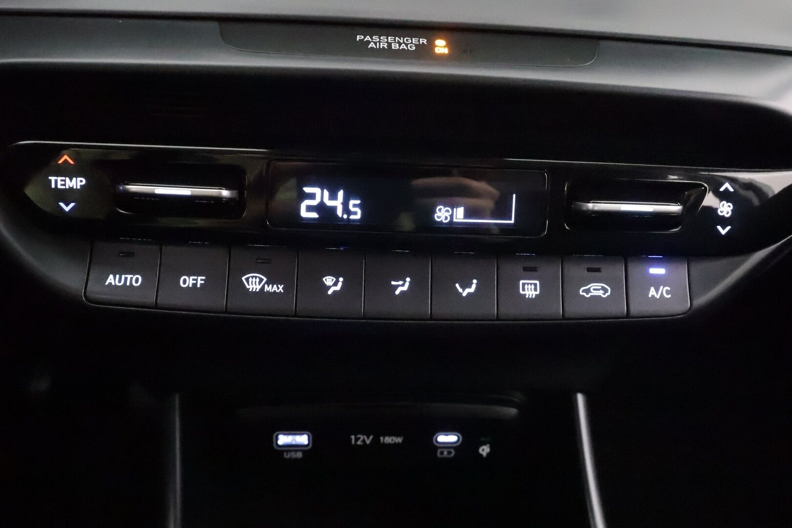 Hyundai i20 Hatchback 2024 1.0 T-GDi 100 hv 7DCT-aut. Comfort MY24 * Vakkari / P.kamera / LED / Ratinlämmitin / Digimittaristo / KeylessGo * - Suomi-auto / 2xRenkaat 