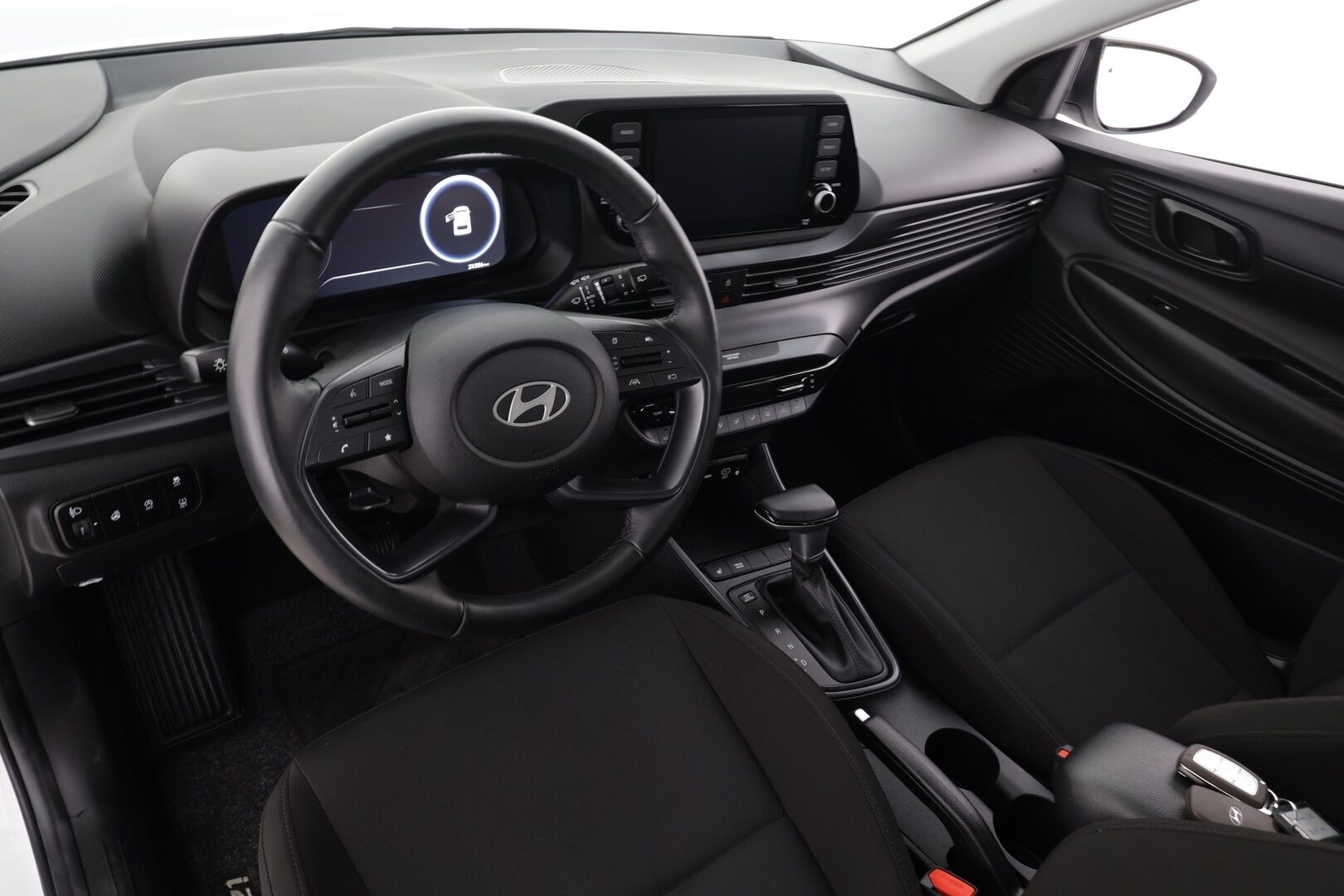 Hyundai i20 Hatchback 2024 1.0 T-GDi 100 hv 7DCT-aut. Comfort MY24 * Vakkari / P.kamera / LED / Digimittaristo / Ratinlämmitin / KeylessGo * - HULLU BLACKWEEK 2,49% KORKOTARJOUS - Suomi-auto / Kahdet renkaat aluvanteilla / Merkkihuollettu