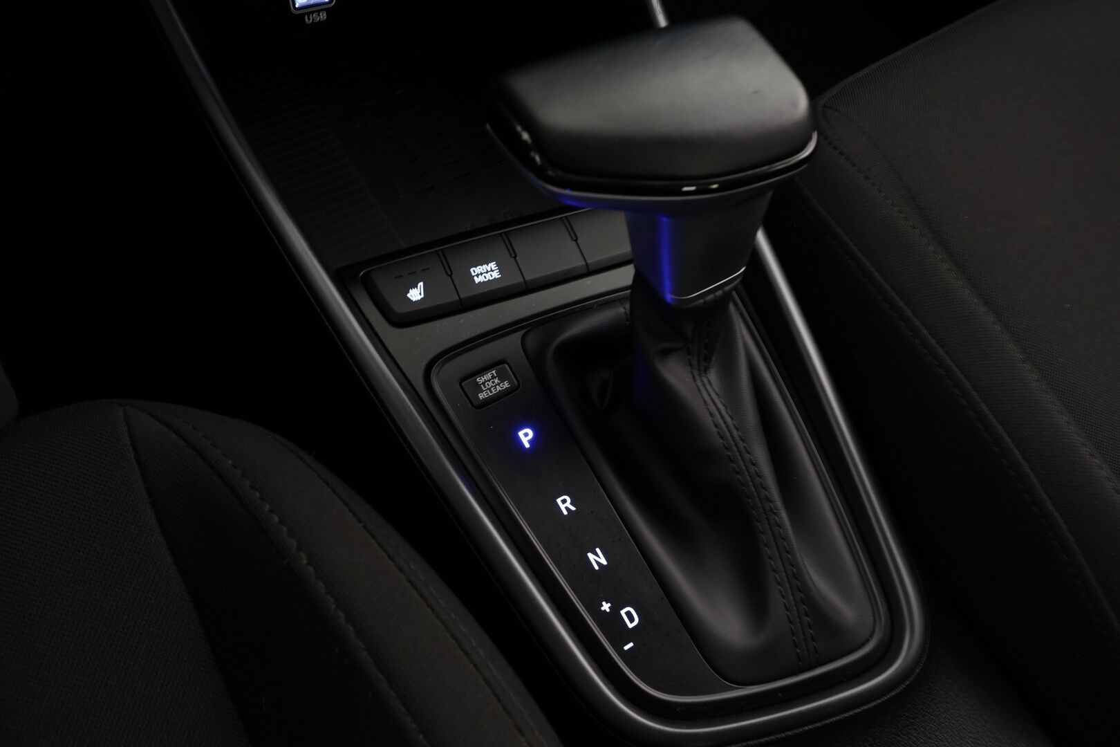 Hyundai i20 Hatchback 2024 1.0 T-GDi 100 hv 7DCT-aut. Comfort MY24 * Vakkari / P.kamera / LED / Digimittaristo / Ratinlämmitin / KeylessGo * - Juuri huollettu! / Suomi-auto / Kahdet renkaat aluvanteilla / Merkkihuollettu