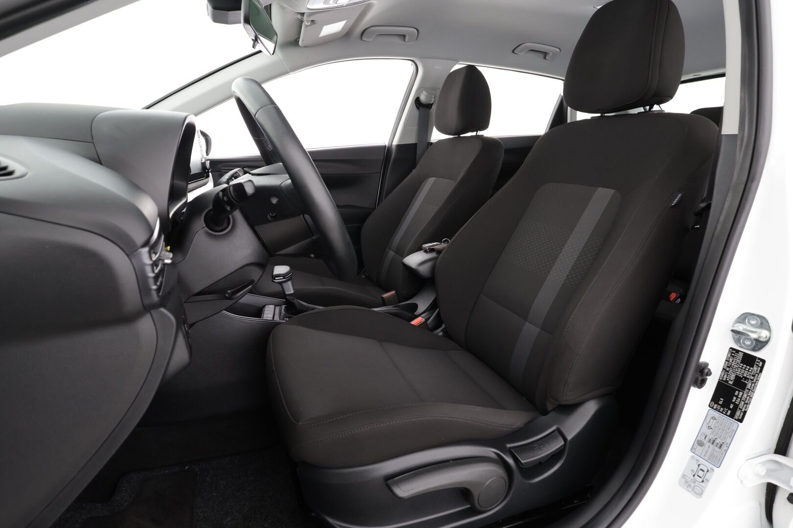 Hyundai i20 Hatchback 2024 1.0 T-GDi 100 hv 7DCT-aut. Comfort MY24 * Vakkari / P.kamera / LED / Digimittaristo / Ratinlämmitin / KeylessGo * - HULLU BLACKWEEK 2,49% KORKOTARJOUS - Suomi-auto / Kahdet renkaat aluvanteilla / Merkkihuollettu