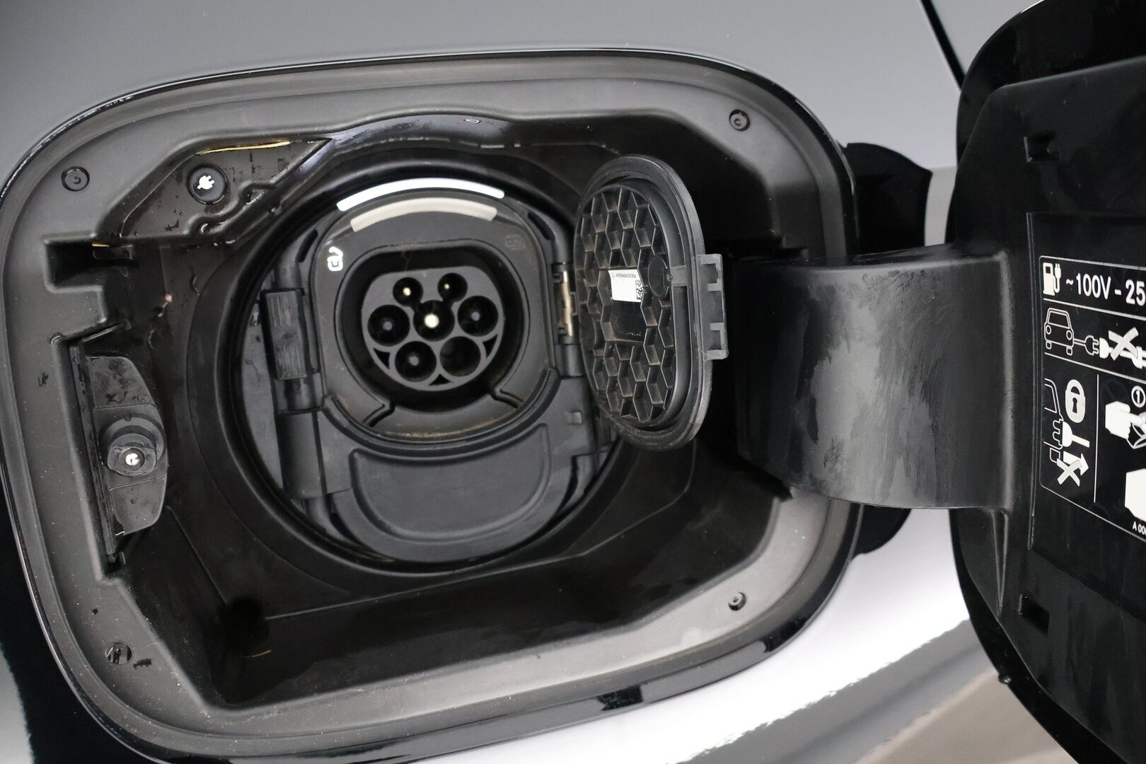 MERCEDES-BENZ A 2020 250 e A Business Style EQ Power *Kaistavahti / Sporttipenkit / P.Kamera / LED High Performance - ajovalot / Apple&Android* - *2x Renkaat ja Vanteet / Juuri huollettu*