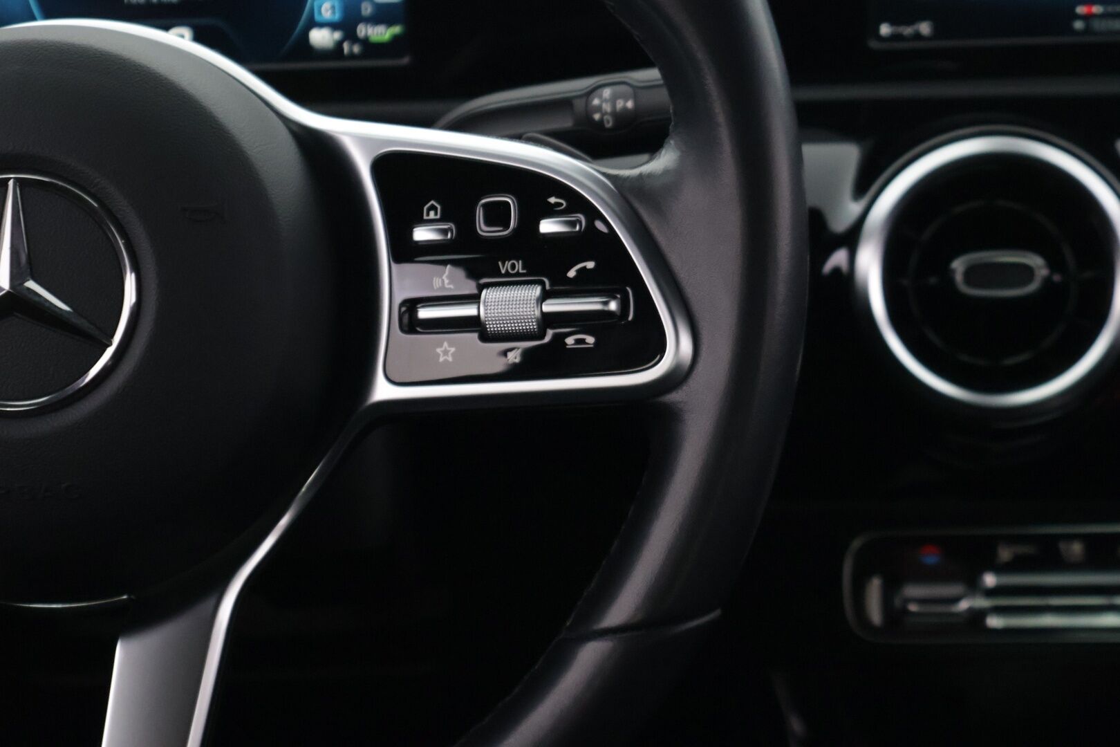 MERCEDES-BENZ A 2020 250 e A Business Style EQ Power *Kaistavahti / Sporttipenkit / P.Kamera / LED High Performance - ajovalot / Apple&Android* - *2x Renkaat ja Vanteet / Juuri huollettu*