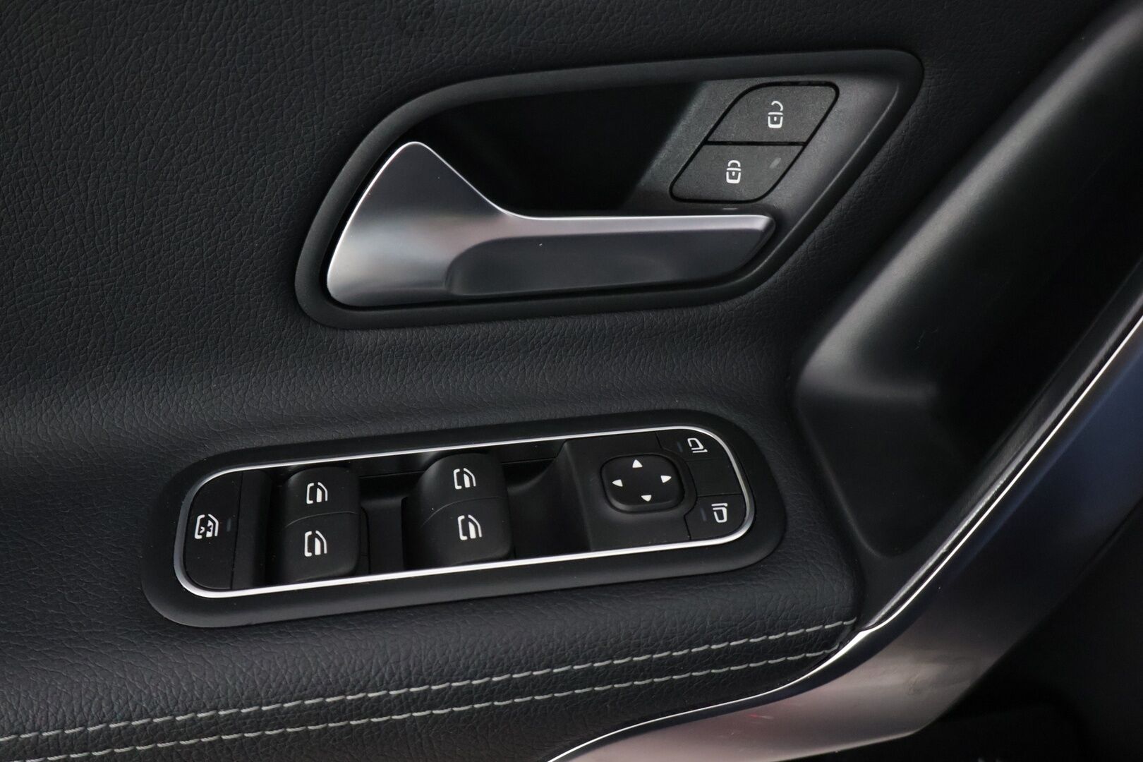 MERCEDES-BENZ A 2020 250 e A Business Style EQ Power *Kaistavahti / Sporttipenkit / P.Kamera / LED High Performance - ajovalot / Apple&Android* - *2x Renkaat ja Vanteet / Juuri huollettu*