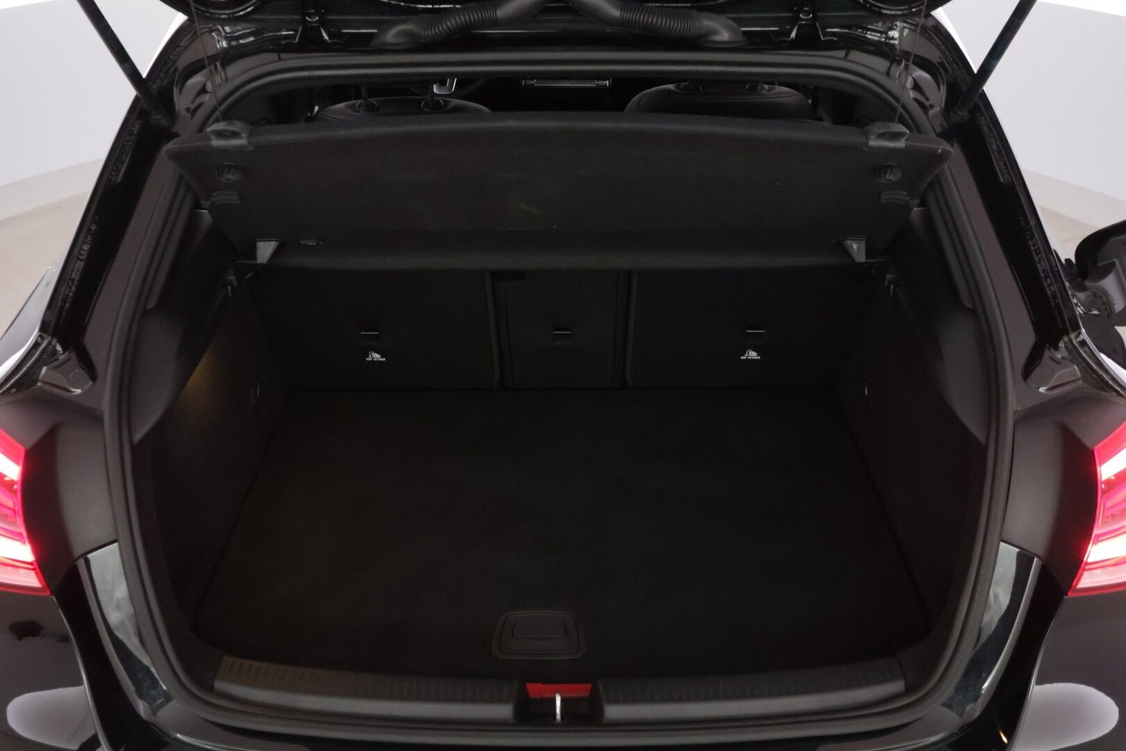 MERCEDES-BENZ A 2021 250 e A Business Style EQ Power *Kaistavahti / Sporttipenkit / P.Kamera / LED High Performance - ajovalot / Apple&Android* - *2x Renkaat ja Vanteet / Juuri huollettu*