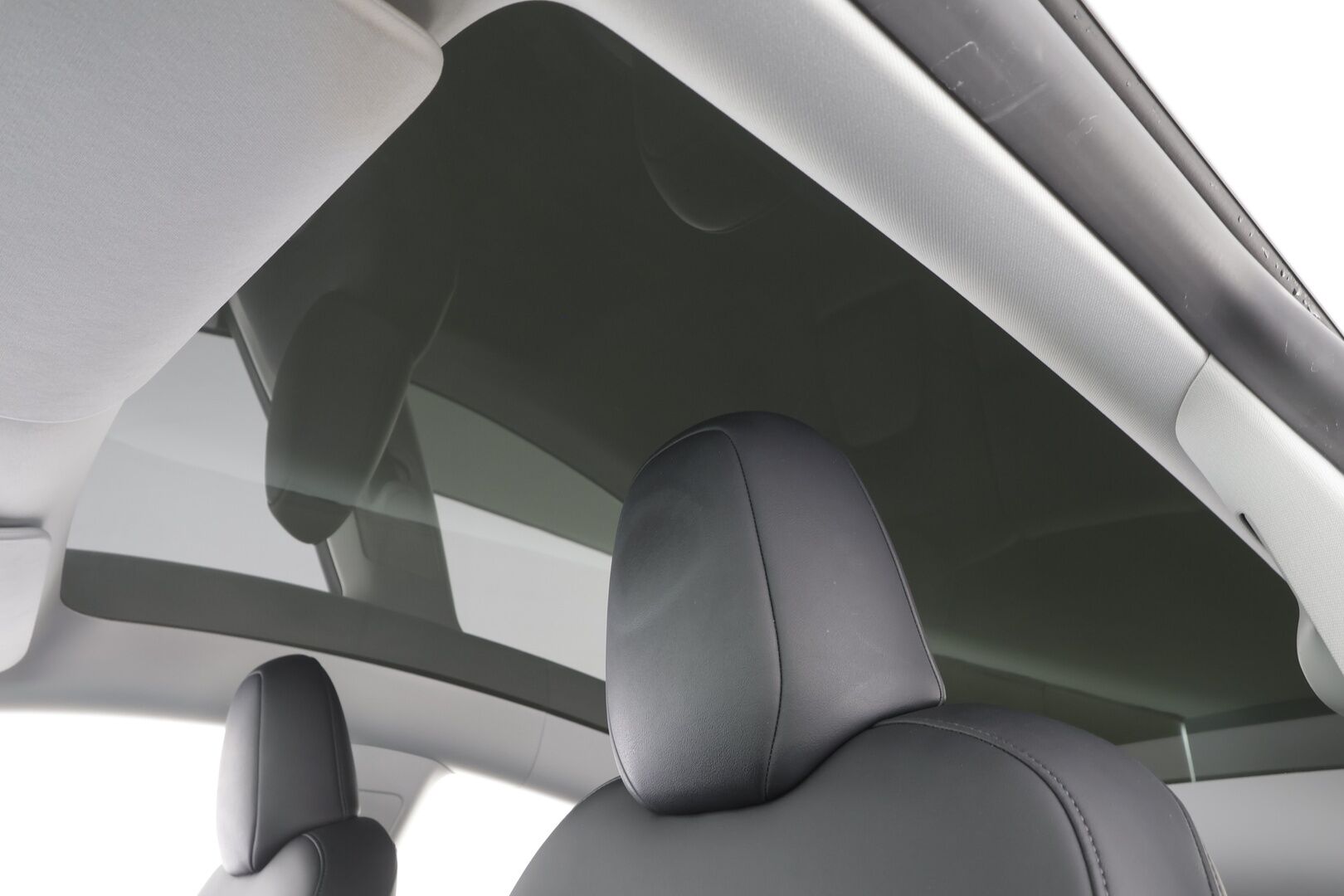 Tesla Model Y 2024 RWD - | ILP | Koukku | ACC | Lasikatto | Matrix | P.Kamera | Muistipenkki | Premium Audio | Navi | Kaistavahti | Keyless | 1-om Suomi-auto | Kahdet renkaat | 2x Latauskaapelit |