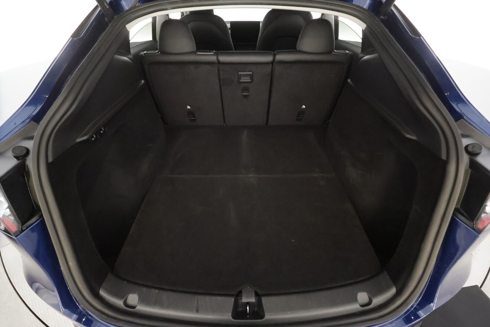 Tesla Model Y 2024 RWD - | ILP | Koukku | ACC | Lasikatto | Matrix | P.Kamera | Muistipenkki | Premium Audio | Navi | Kaistavahti | Keyless | 1-om Suomi-auto | Kahdet renkaat | 2x Latauskaapelit |