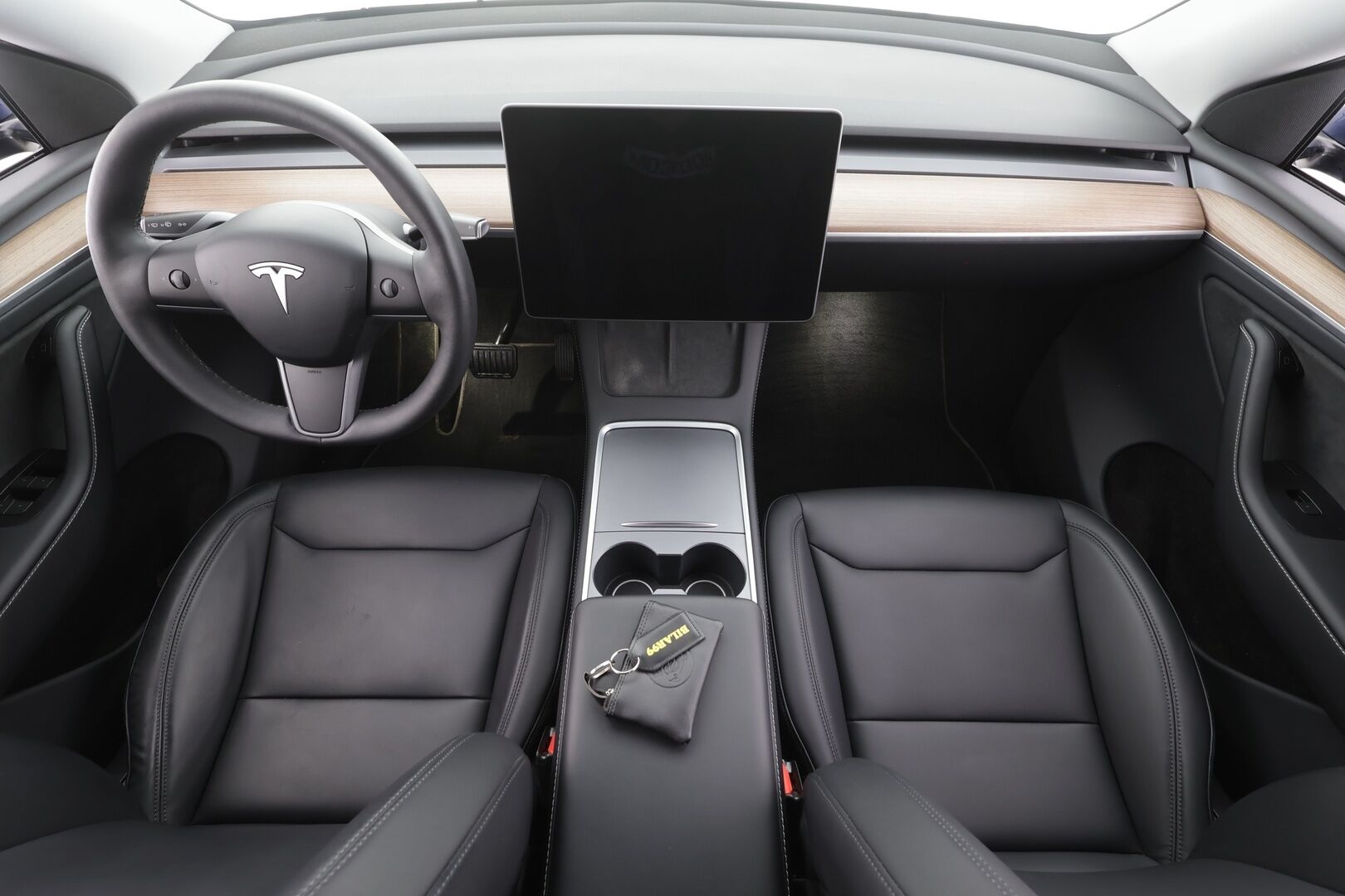 Tesla Model Y 2024 RWD - | ILP | Koukku | ACC | Lasikatto | Matrix | P.Kamera | Muistipenkki | Premium Audio | Navi | Kaistavahti | Keyless | 1-om Suomi-auto | Kahdet renkaat | 2x Latauskaapelit |