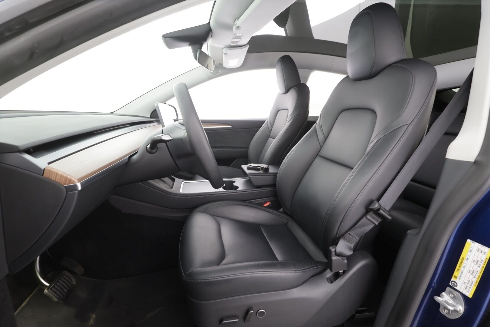 Tesla Model Y 2024 RWD - | ILP | Koukku | ACC | Lasikatto | Matrix | P.Kamera | Muistipenkki | Premium Audio | Navi | Kaistavahti | Keyless | 1-om Suomi-auto | Kahdet renkaat | 2x Latauskaapelit |