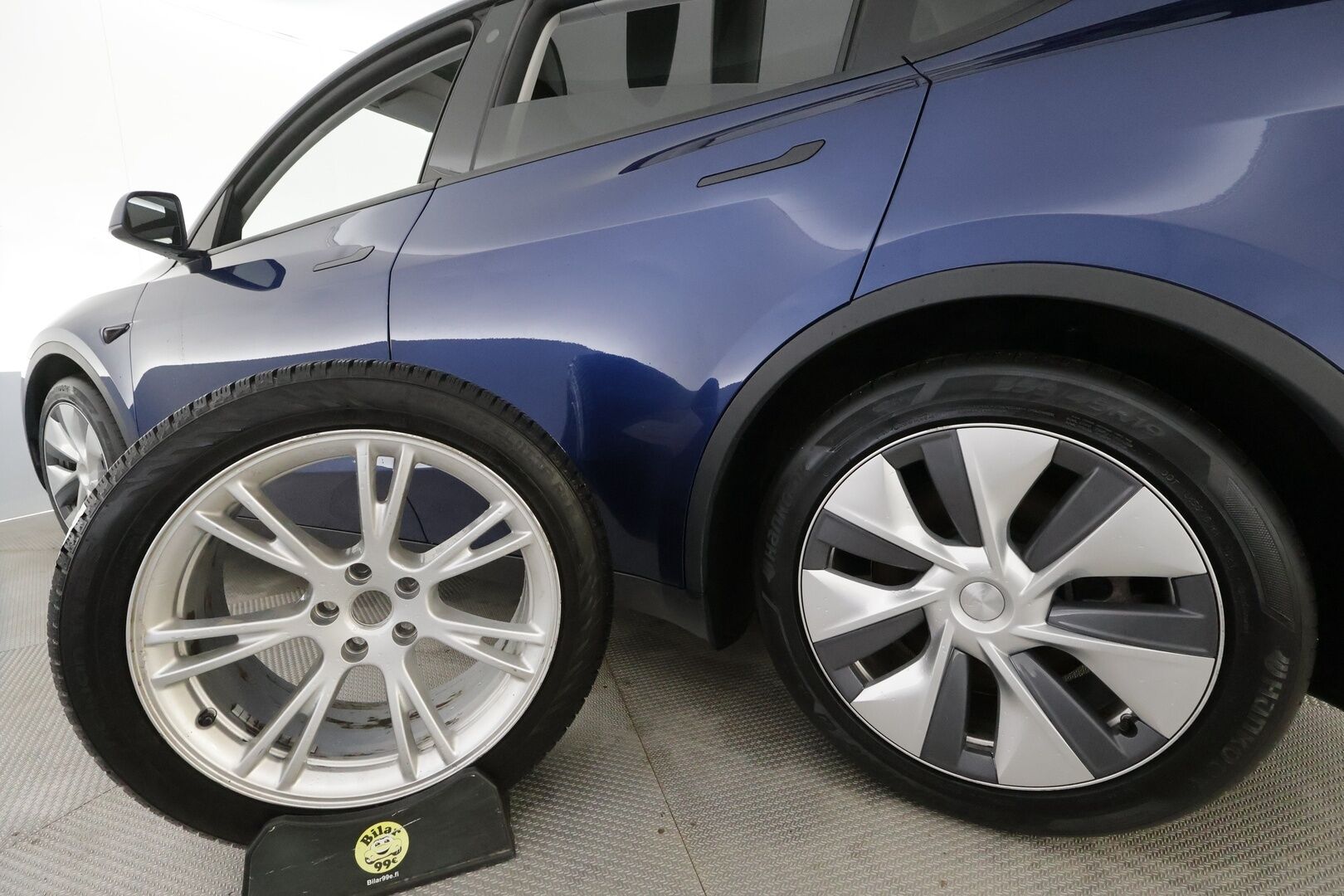 Tesla Model Y 2024 RWD - | ILP | Koukku | ACC | Lasikatto | Matrix | P.Kamera | Muistipenkki | Premium Audio | Navi | Kaistavahti | Keyless | 1-om Suomi-auto | Kahdet renkaat | 2x Latauskaapelit |