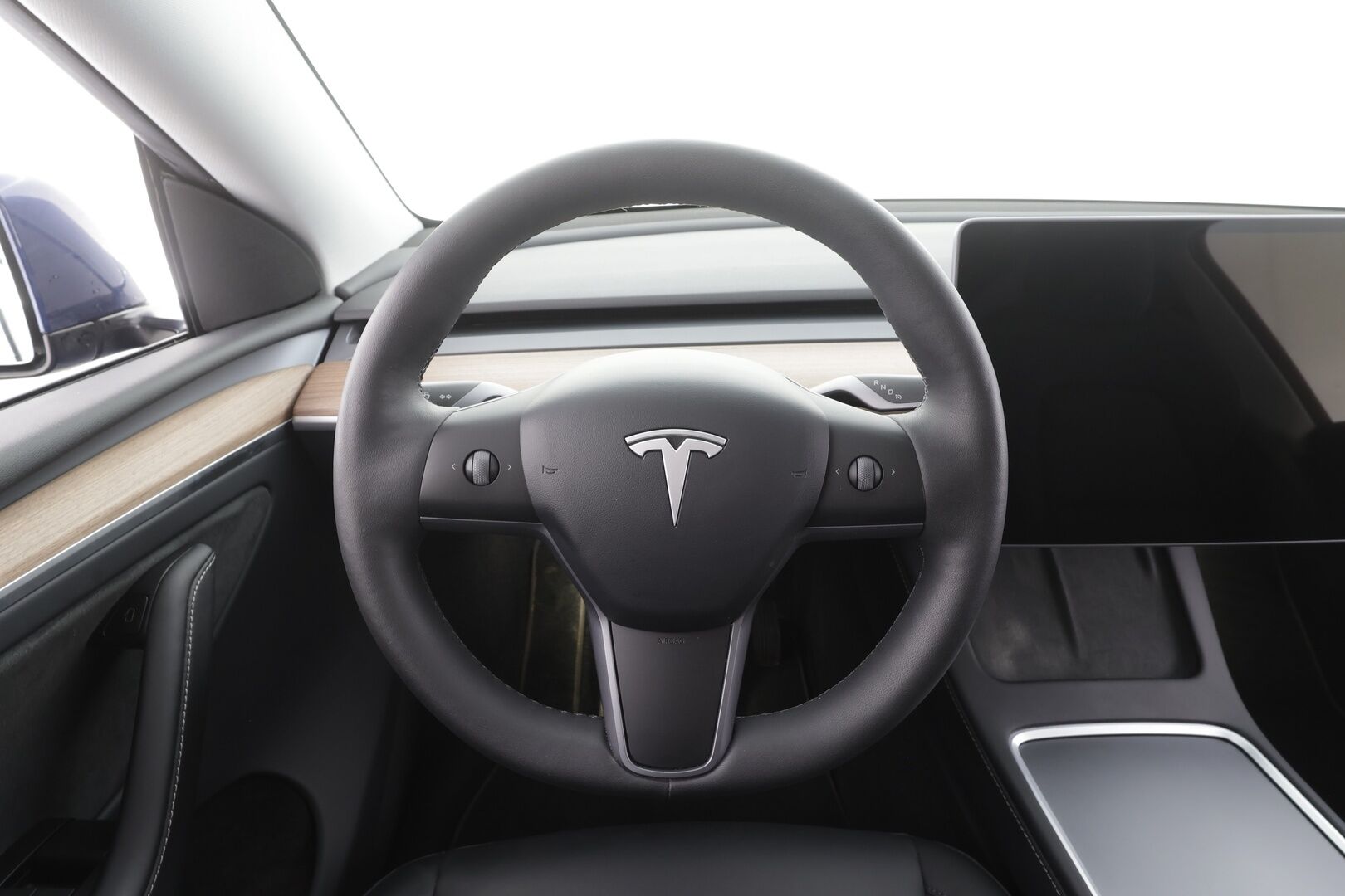 Tesla Model Y 2024 RWD - | ILP | Koukku | ACC | Lasikatto | Matrix | P.Kamera | Muistipenkki | Premium Audio | Navi | Kaistavahti | Keyless | 1-om Suomi-auto | Kahdet renkaat | 2x Latauskaapelit |