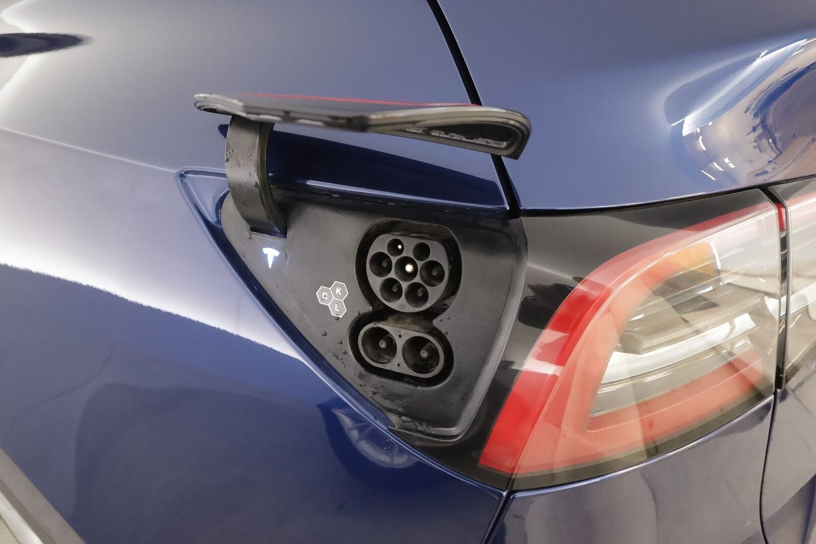 Tesla Model Y 2024 RWD - | ILP | Koukku | ACC | Lasikatto | Matrix | P.Kamera | Muistipenkki | Premium Audio | Navi | Kaistavahti | Keyless | 1-om Suomi-auto | Kahdet renkaat | 2x Latauskaapelit |