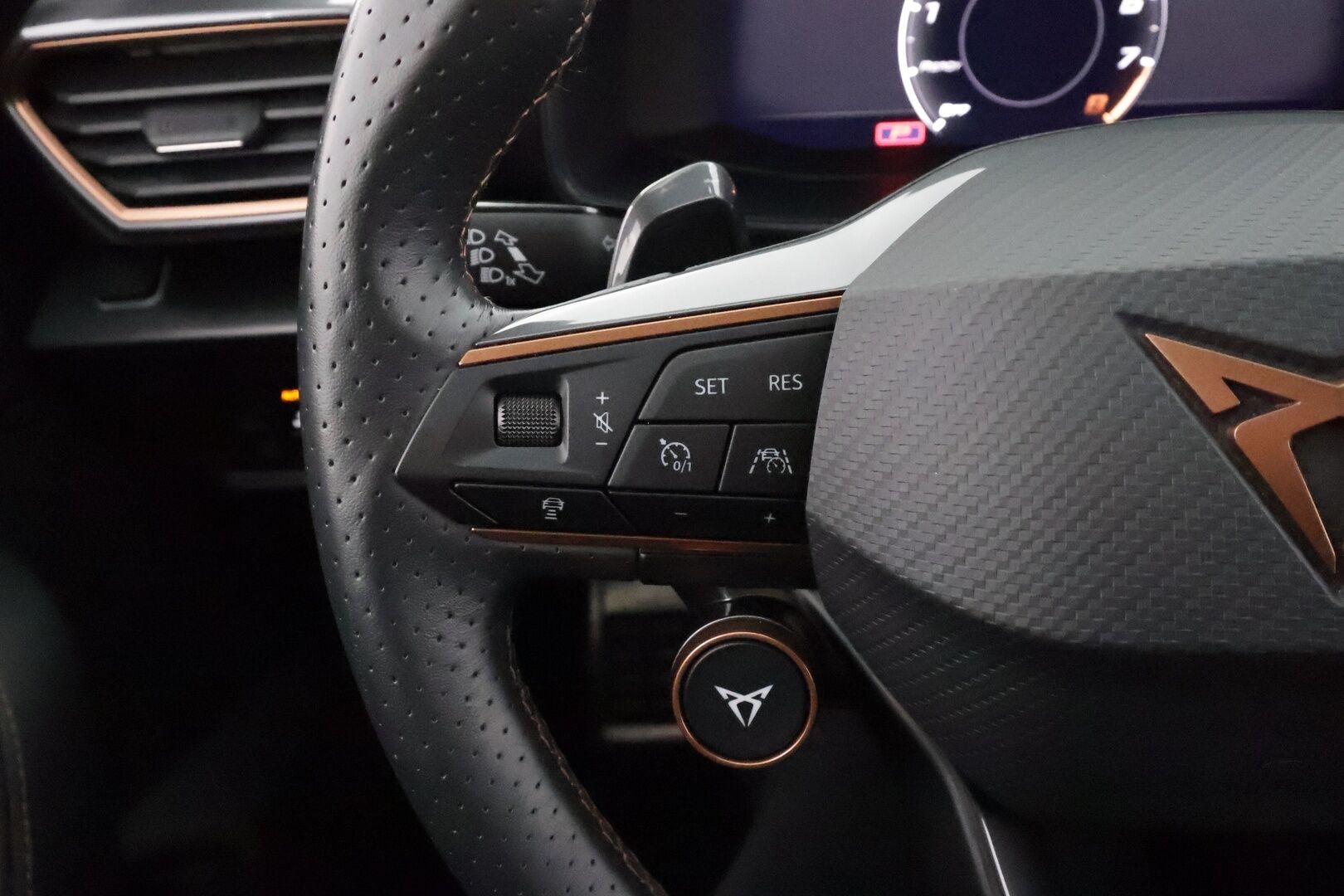 Cupra Formentor 2024 VZ5 2,5 TSI 287 kW 4Drive DSG - | ACC | Webasto | Beats Audio | DCC | Panorama | 360° | Muistipenkki | Sporttinahat | Travel Assist | Side Assist | Keyless | 2x renkaat aluin | 