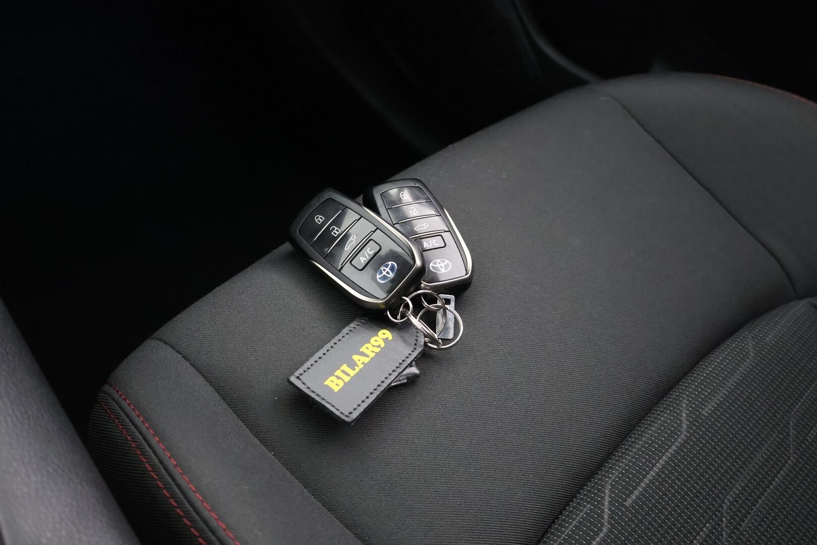 Toyota RAV4 2022 2,5 Hybrid AWD-i Active - Adapt. Vakkari | P. Kamera | Koukku | P. Tutkat | Merkkihuollettu