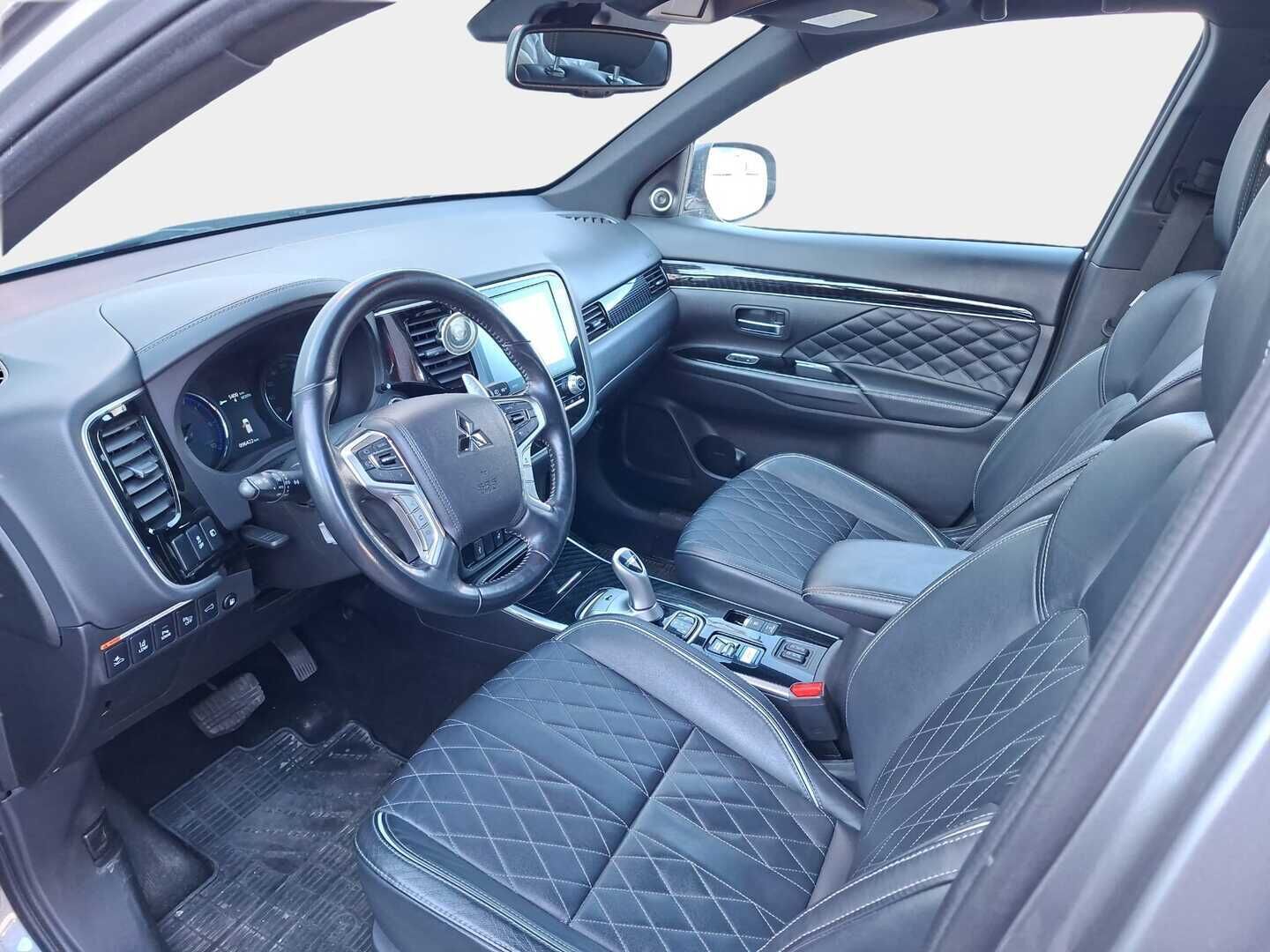 Mitsubishi Outlander PHEV 2020 Intense Business 4WD 5P / ACC/ Timanttinahat / Sähköpenkit