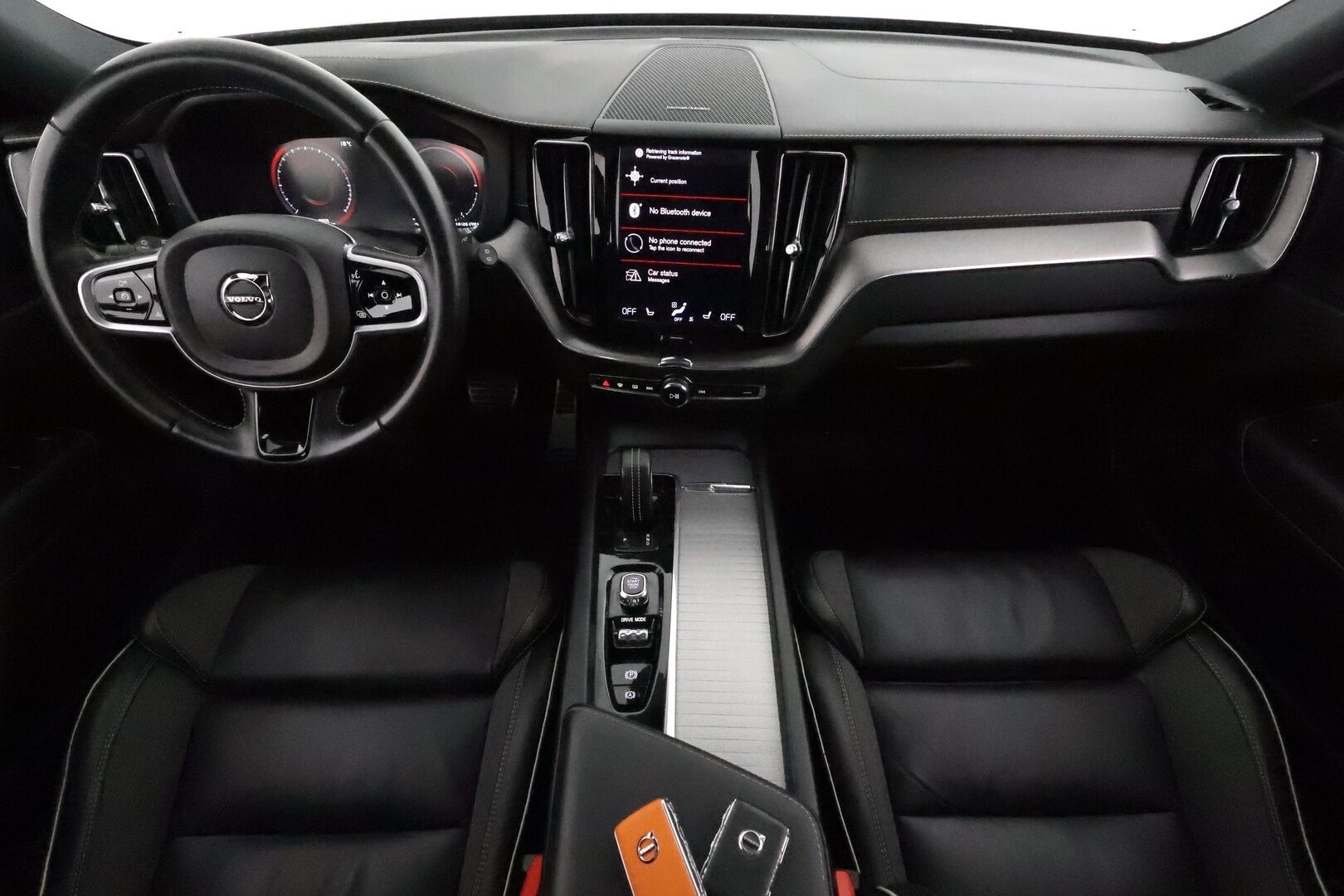 Volvo XC60 2021 T8 TwE AWD R-Design aut **H&K / Panorama / Adapt.Vakkari / Webasto / Koukku / Full-LED / Sportpenkki Muistilla** - 3,99 % KORKOTARJOUS TÄHÄN AUTOON - Akku kuntotarkastettu / Kahdet Renkaat / HYVILLÄ KAMOILLA!