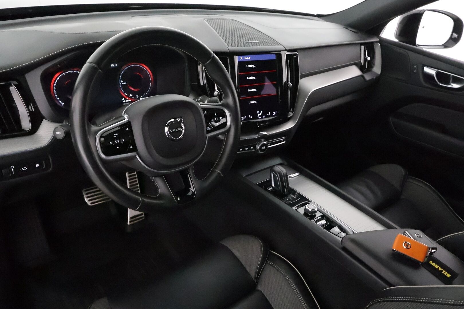 Volvo XC60 2021 T8 TwE AWD R-Design aut **H&K / Panorama / Adapt.Vakkari / Webasto / Koukku / Full-LED / Sportpenkki Muistilla** - 3,99 % KORKOTARJOUS TÄHÄN AUTOON - Akku kuntotarkastettu / Kahdet Renkaat / HYVILLÄ KAMOILLA!