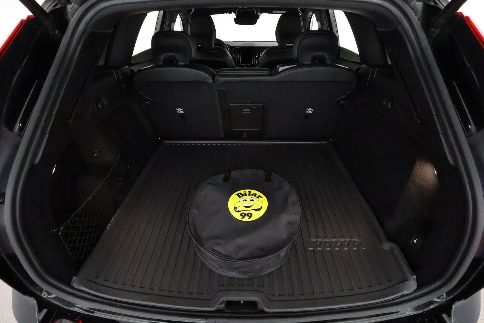 Volvo XC60 2021 T8 TwE AWD R-Design aut **H&K / Panorama / Adapt.Vakkari / Webasto / Koukku / Full-LED / Sportpenkki Muistilla** - 3,99 % KORKOTARJOUS TÄHÄN AUTOON - Akku kuntotarkastettu / Kahdet Renkaat / HYVILLÄ KAMOILLA!