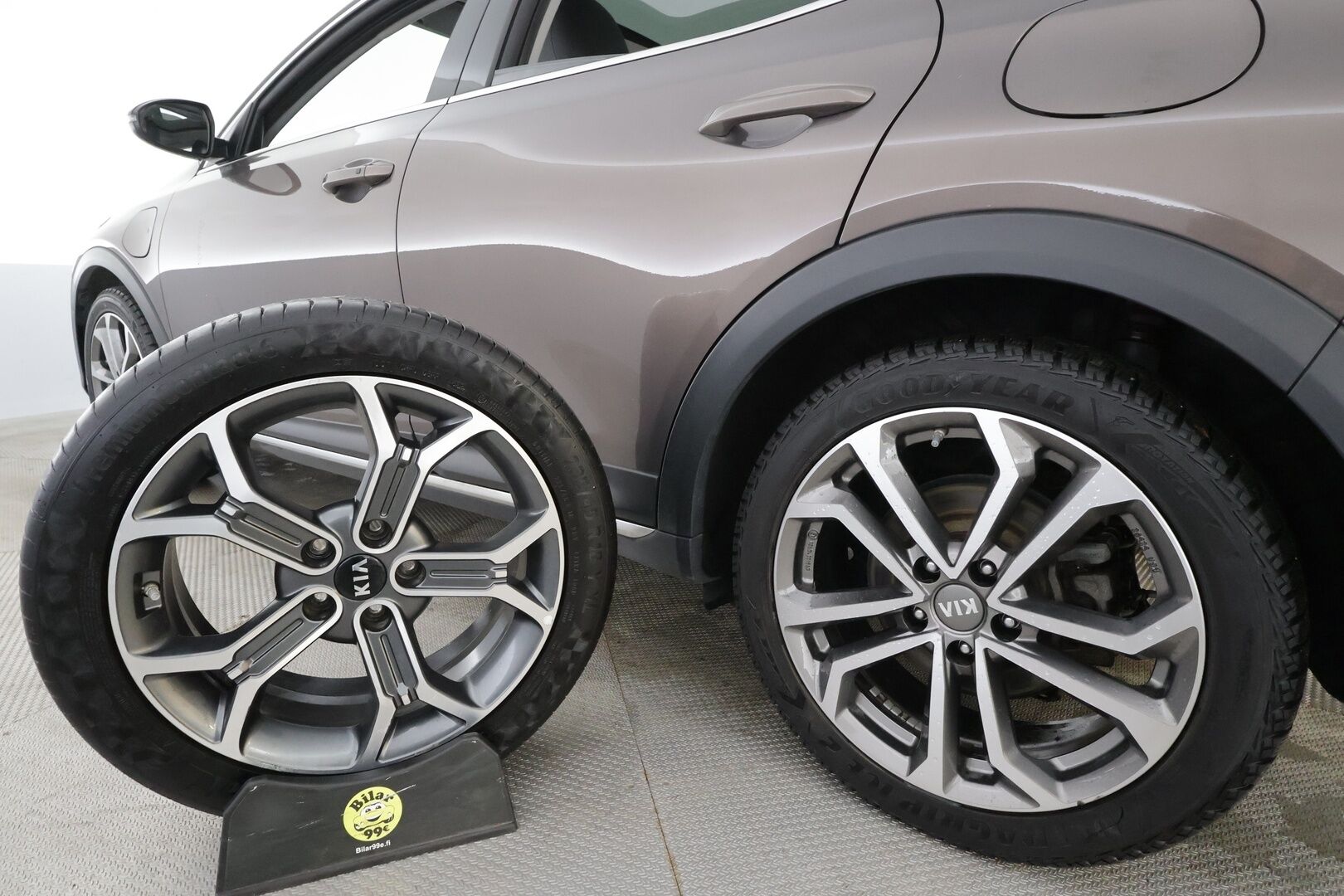 KIA XCEED 2020 1.6 GDI PHEV Business Premium * ACC / P.kamera / LED / Muistipenkki / Panorama / Ilmastoidut nahat / Koukku / Sähköluukku * - Kahdet renkaat aluvanteilla / Huippuvarusteet