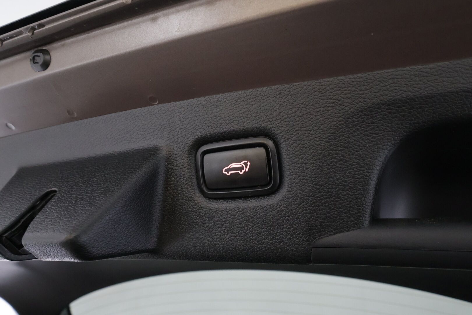 KIA XCEED 2020 1.6 GDI PHEV Business Premium * ACC / P.kamera / LED / Muistipenkki / Panorama / Ilmastoidut nahat / Koukku / Sähköluukku * - Kahdet renkaat aluvanteilla / Huippuvarusteet