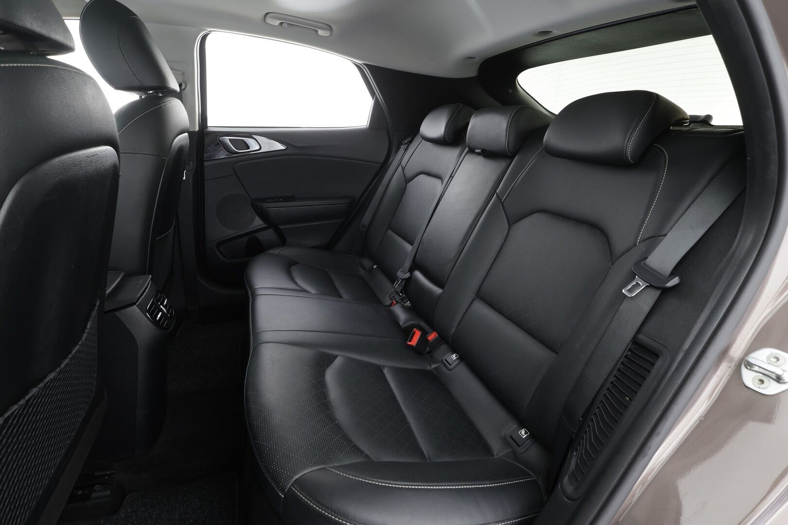 KIA XCEED 2020 1.6 GDI PHEV Business Premium * ACC / P.kamera / LED / Muistipenkki / Panorama / Ilmastoidut nahat / Koukku / Sähköluukku * - Kahdet renkaat aluvanteilla / Huippuvarusteet