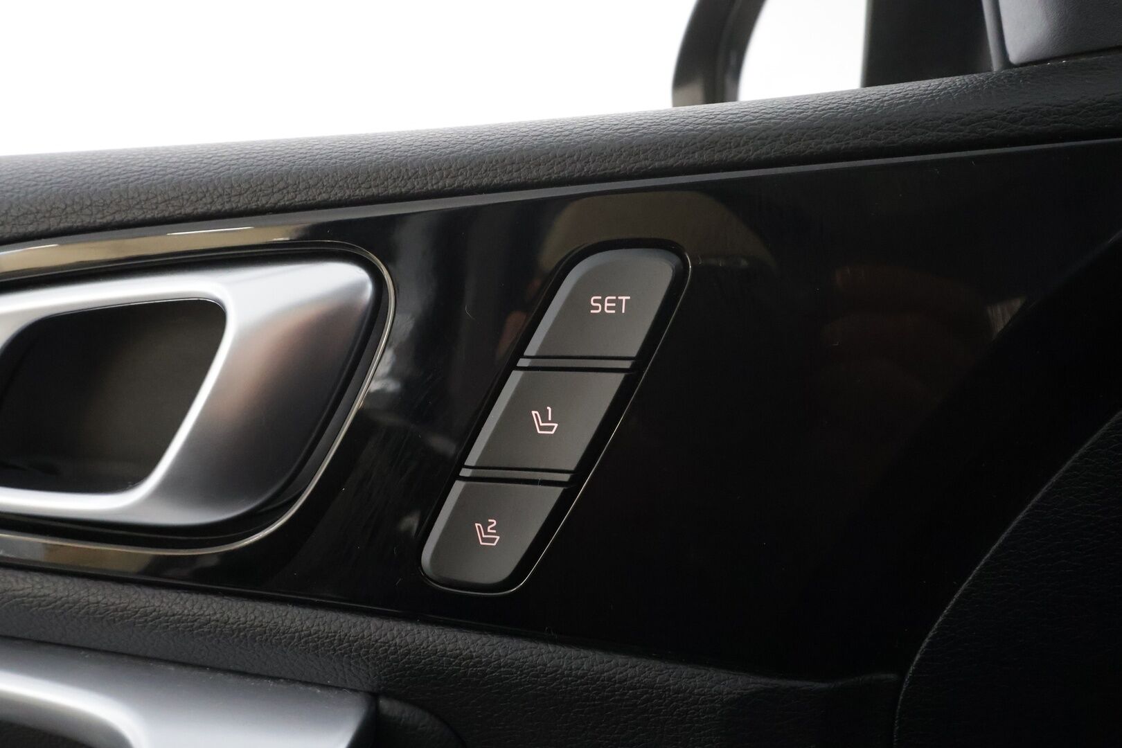 KIA XCEED 2020 1.6 GDI PHEV Business Premium * ACC / P.kamera / LED / Muistipenkki / Panorama / Ilmastoidut nahat / Koukku / Sähköluukku * - Kahdet renkaat aluvanteilla / Huippuvarusteet