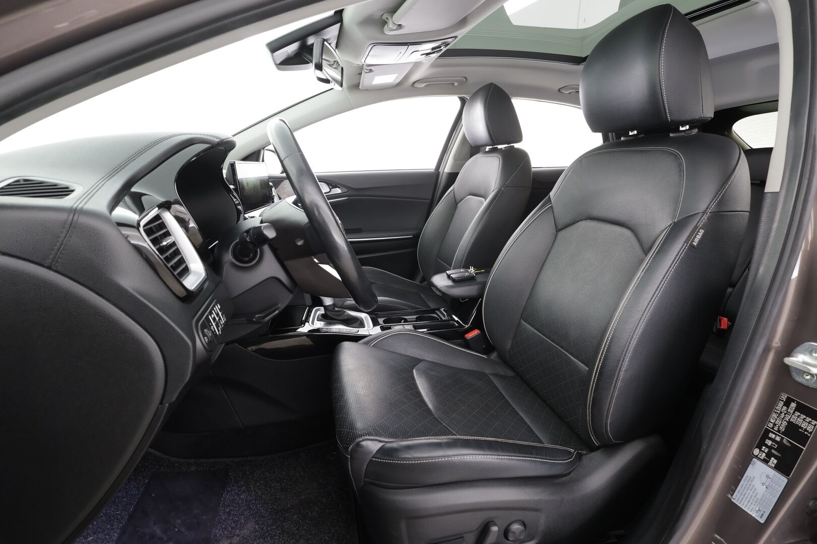 KIA XCEED 2020 1.6 GDI PHEV Business Premium * ACC / P.kamera / LED / Muistipenkki / Panorama / Ilmastoidut nahat / Koukku / Sähköluukku * - Kahdet renkaat aluvanteilla / Huippuvarusteet