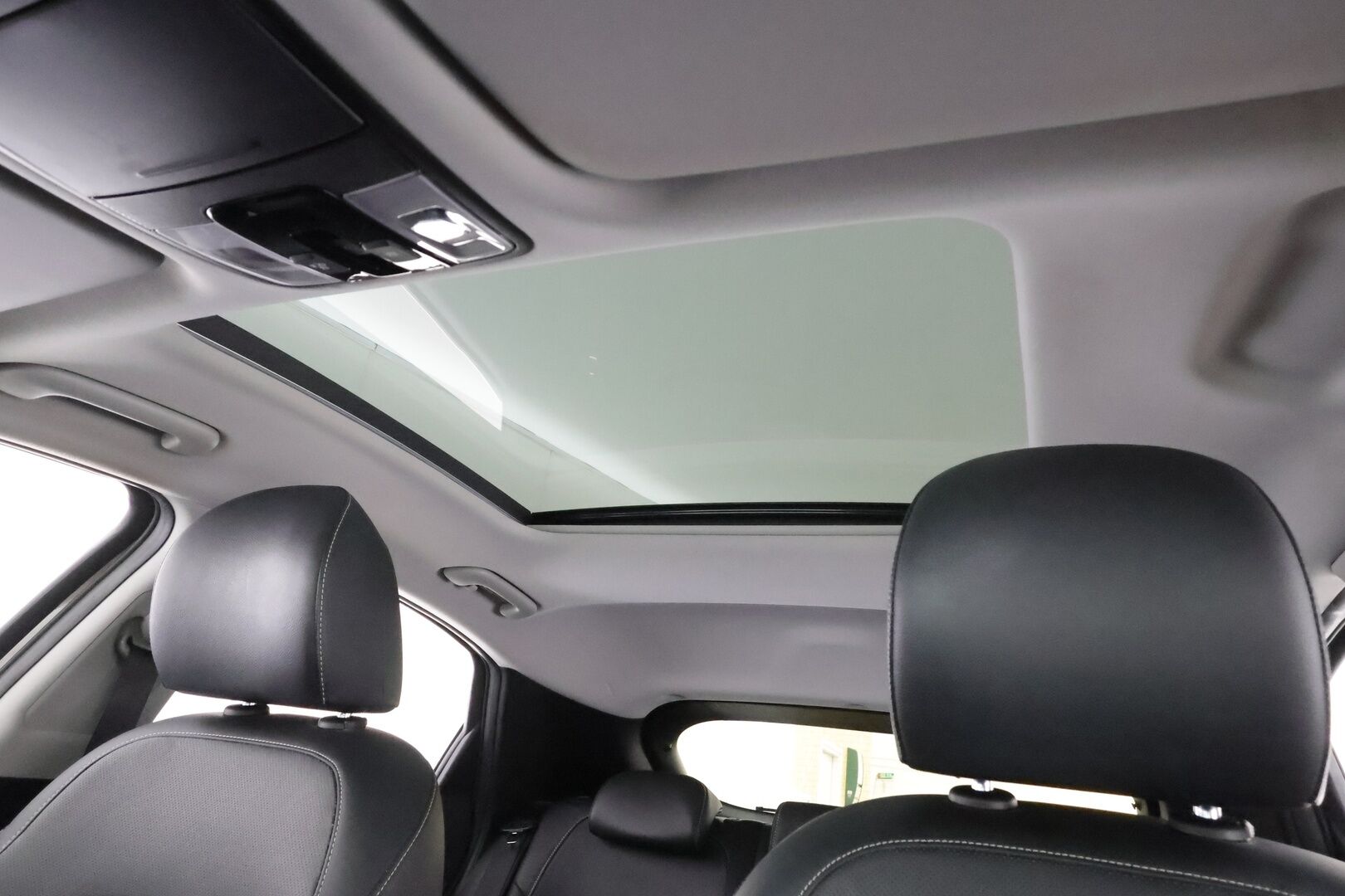 KIA XCEED 2020 1.6 GDI PHEV Business Premium * ACC / P.kamera / LED / Muistipenkki / Panorama / Ilmastoidut nahat / Koukku / Sähköluukku * - Kahdet renkaat aluvanteilla / Huippuvarusteet