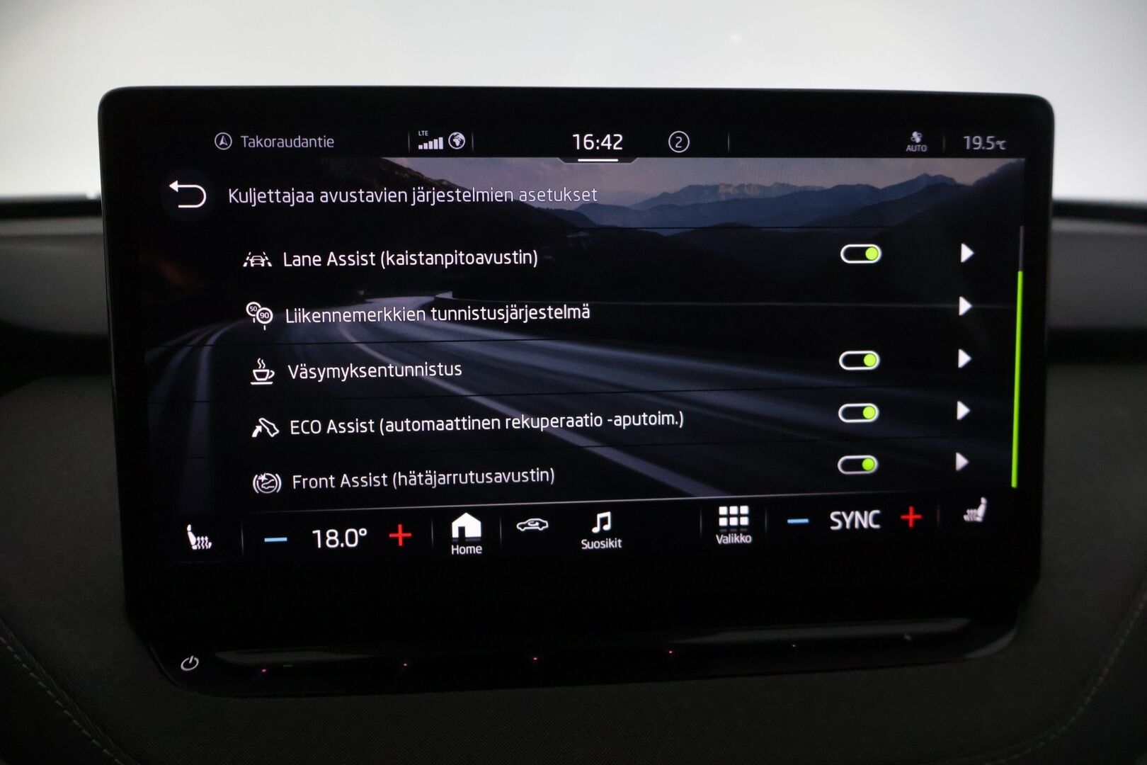 Skoda Enyaq 2021 80 iV 82kWh * Metalliväri / Peruutuskamera /  Crystal- Led * - Kahdet huippukuntoiset renkaat / 2x Vanteet / 2x Avain / Näyttävä isoakkuinen * - HULLUT AVAJAISHULINAT KORKOTARJOUS 3,29 %