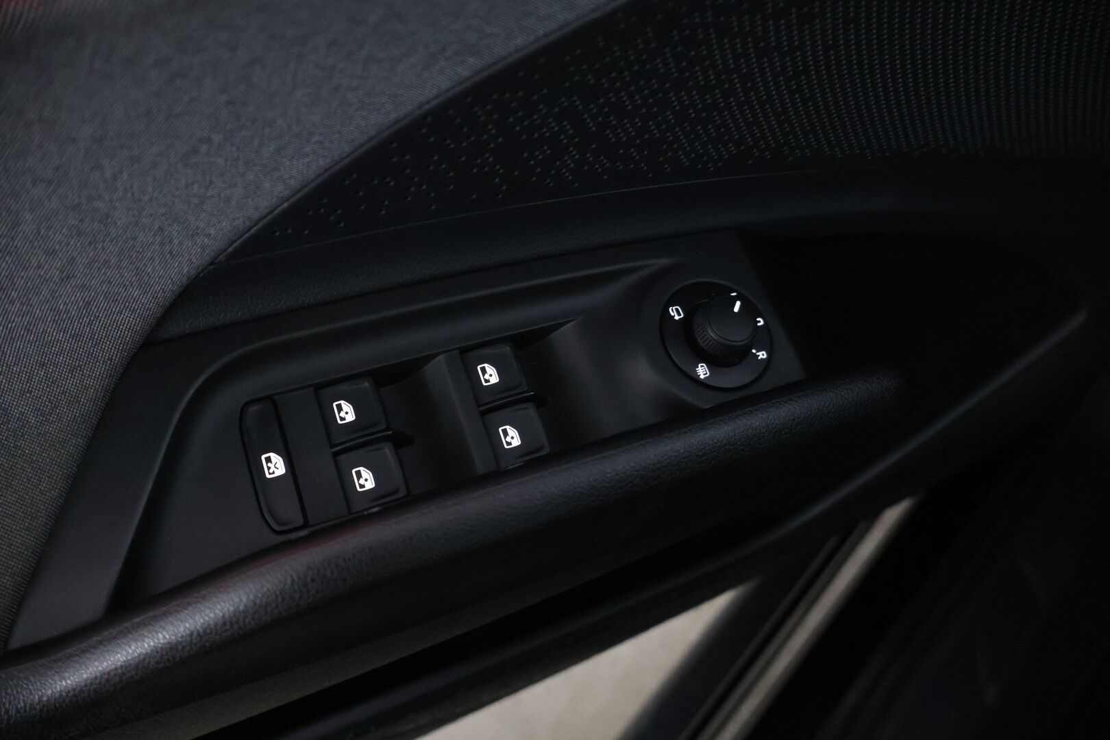 Skoda Enyaq 2021 80 iV 82kWh * Metalliväri / Peruutuskamera /  Crystal- Led * - Kahdet huippukuntoiset renkaat / 2x Vanteet / 2x Avain / Näyttävä isoakkuinen * - HULLUT AVAJAISHULINAT KORKOTARJOUS 3,29 %