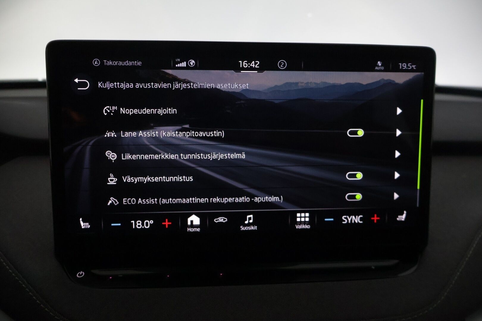 Skoda Enyaq 2021 80 iV 82kWh * Metalliväri / Peruutuskamera /  Crystal- Led * - Kahdet huippukuntoiset renkaat / 2x Vanteet / 2x Avain / Näyttävä isoakkuinen * - HULLUT AVAJAISHULINAT KORKOTARJOUS 3,29 %