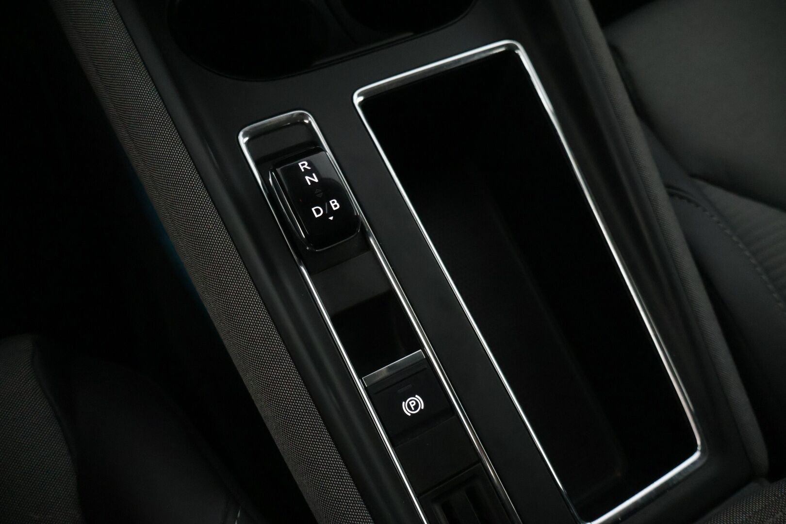 Skoda Enyaq 2021 80 iV 82kWh * Metalliväri / Peruutuskamera /  Crystal- Led * - Kahdet huippukuntoiset renkaat / 2x Vanteet / 2x Avain / Näyttävä isoakkuinen * - HULLUT AVAJAISHULINAT KORKOTARJOUS 3,29 %