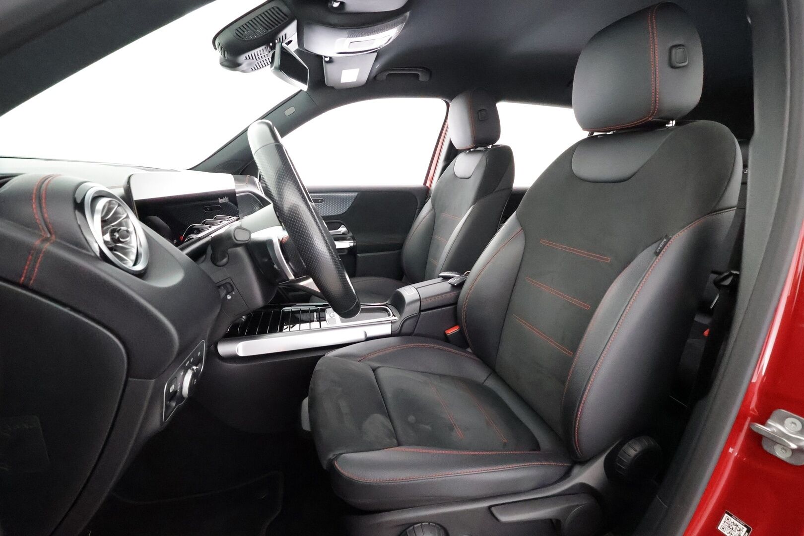Mercedes-Benz EQB 2024 350 4MATIC AMG Line - | DIstronic Pro | Lisälämmitin | Koukku | P.Kamera | High Performance LED | Widescreen | Apple&Android | Suomi-auto | Kahdet Renkaat |