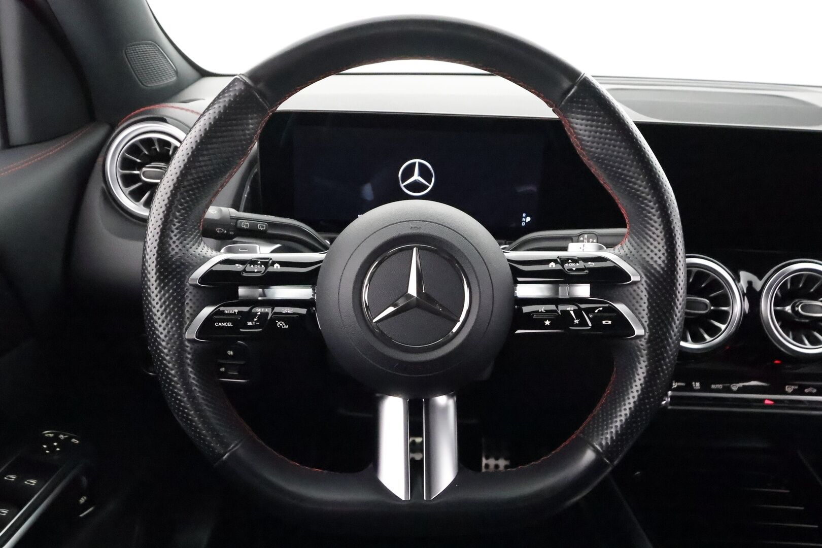 Mercedes-Benz EQB 2024 350 4MATIC AMG Line - | DIstronic Pro | Lisälämmitin | Koukku | P.Kamera | High Performance LED | Widescreen | Apple&Android | Suomi-auto | Kahdet Renkaat |