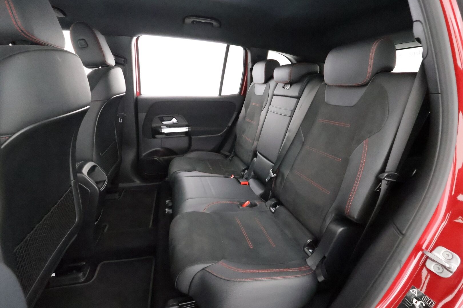 Mercedes-Benz EQB 2024 350 4MATIC AMG Line - | DIstronic Pro | Lisälämmitin | Koukku | P.Kamera | High Performance LED | Widescreen | Apple&Android | Suomi-auto | Kahdet Renkaat |