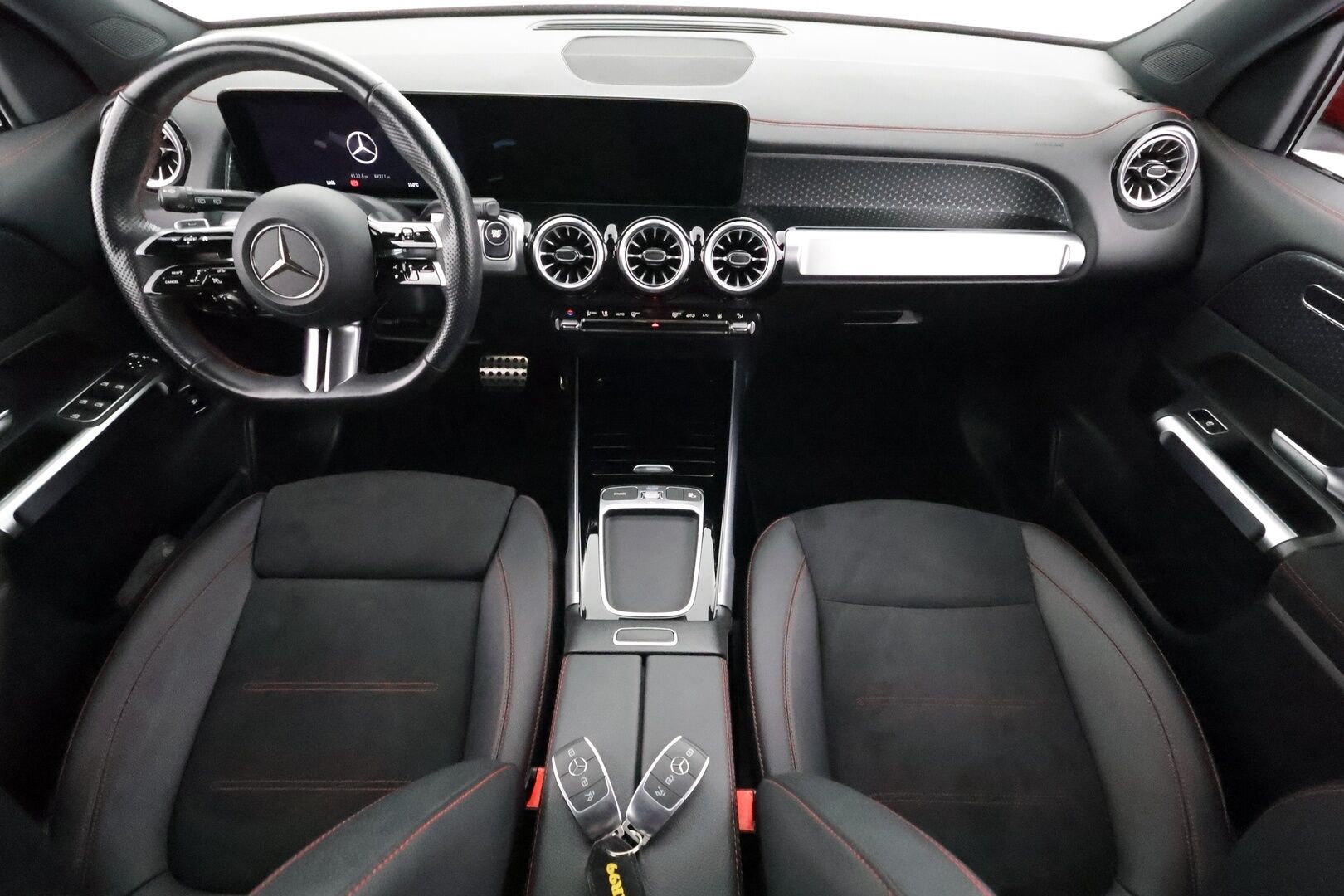 Mercedes-Benz EQB 2024 350 4MATIC AMG Line - | DIstronic Pro | Lisälämmitin | Koukku | P.Kamera | High Performance LED | Widescreen | Apple&Android | Suomi-auto | Kahdet Renkaat |