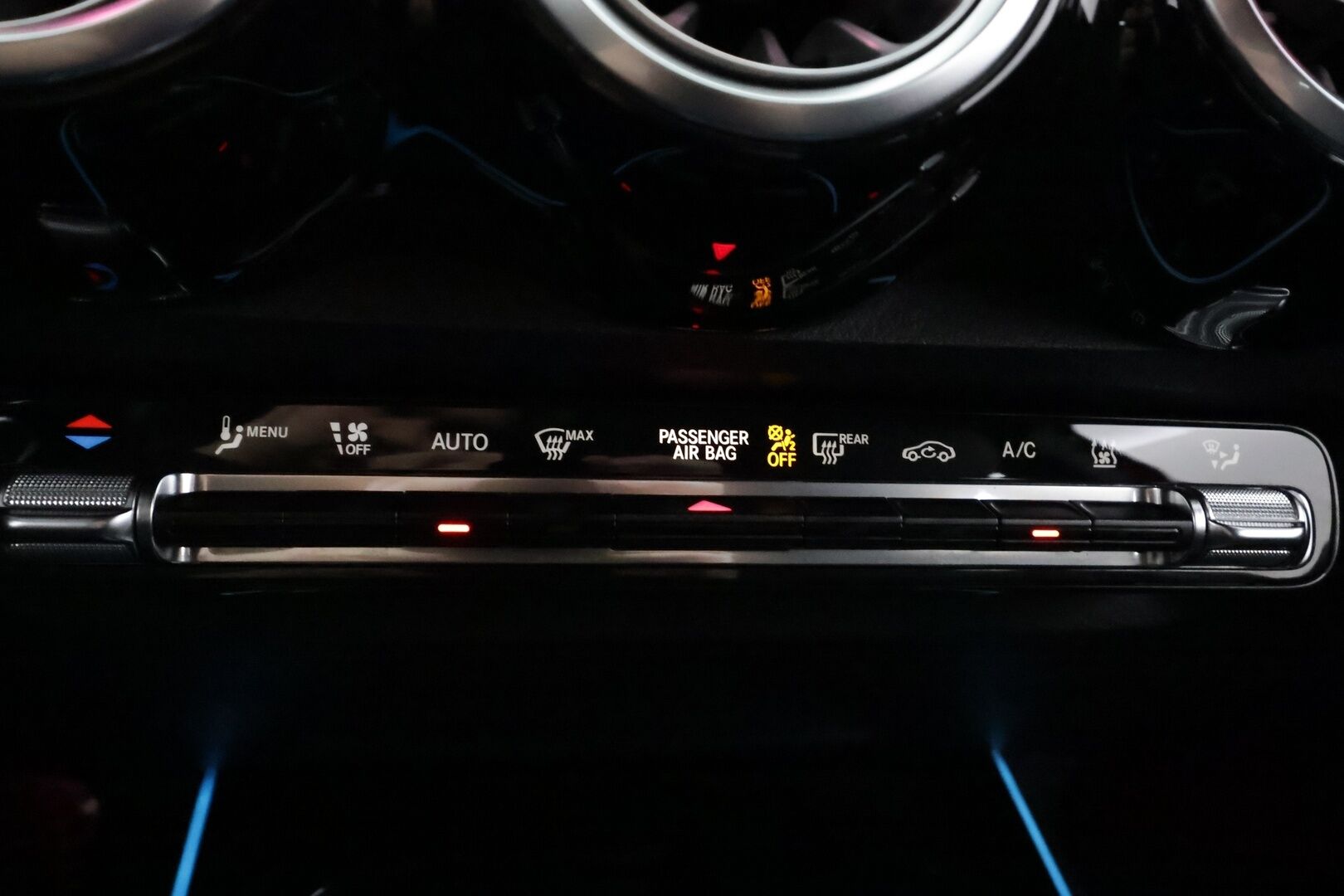 Mercedes-Benz EQB 2024 350 4MATIC AMG Line - | DIstronic Pro | Lisälämmitin | Koukku | P.Kamera | High Performance LED | Widescreen | Apple&Android | Suomi-auto | Kahdet Renkaat |